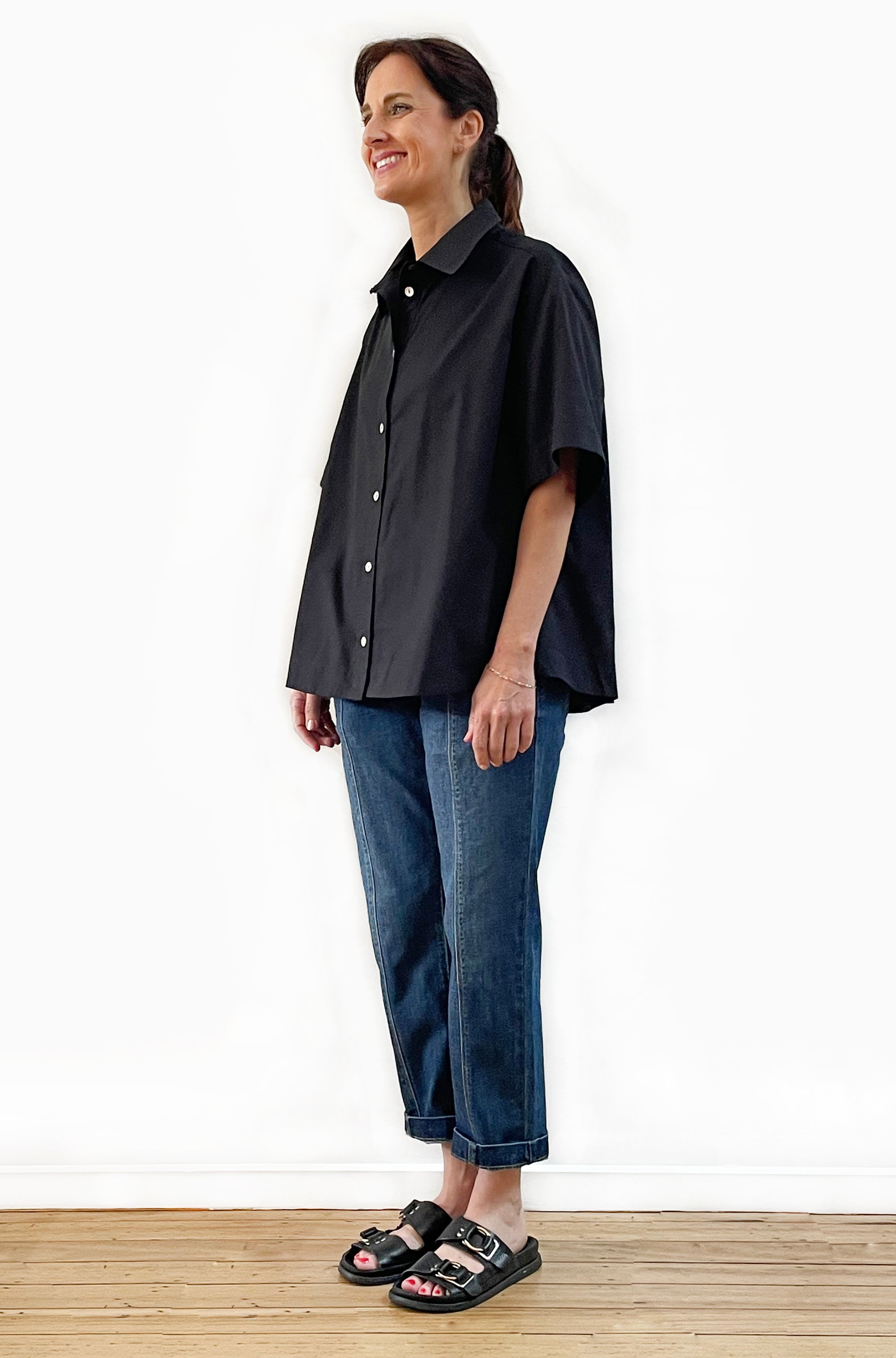 COTTON GATHERED BACK SWING SHIRT BLACK