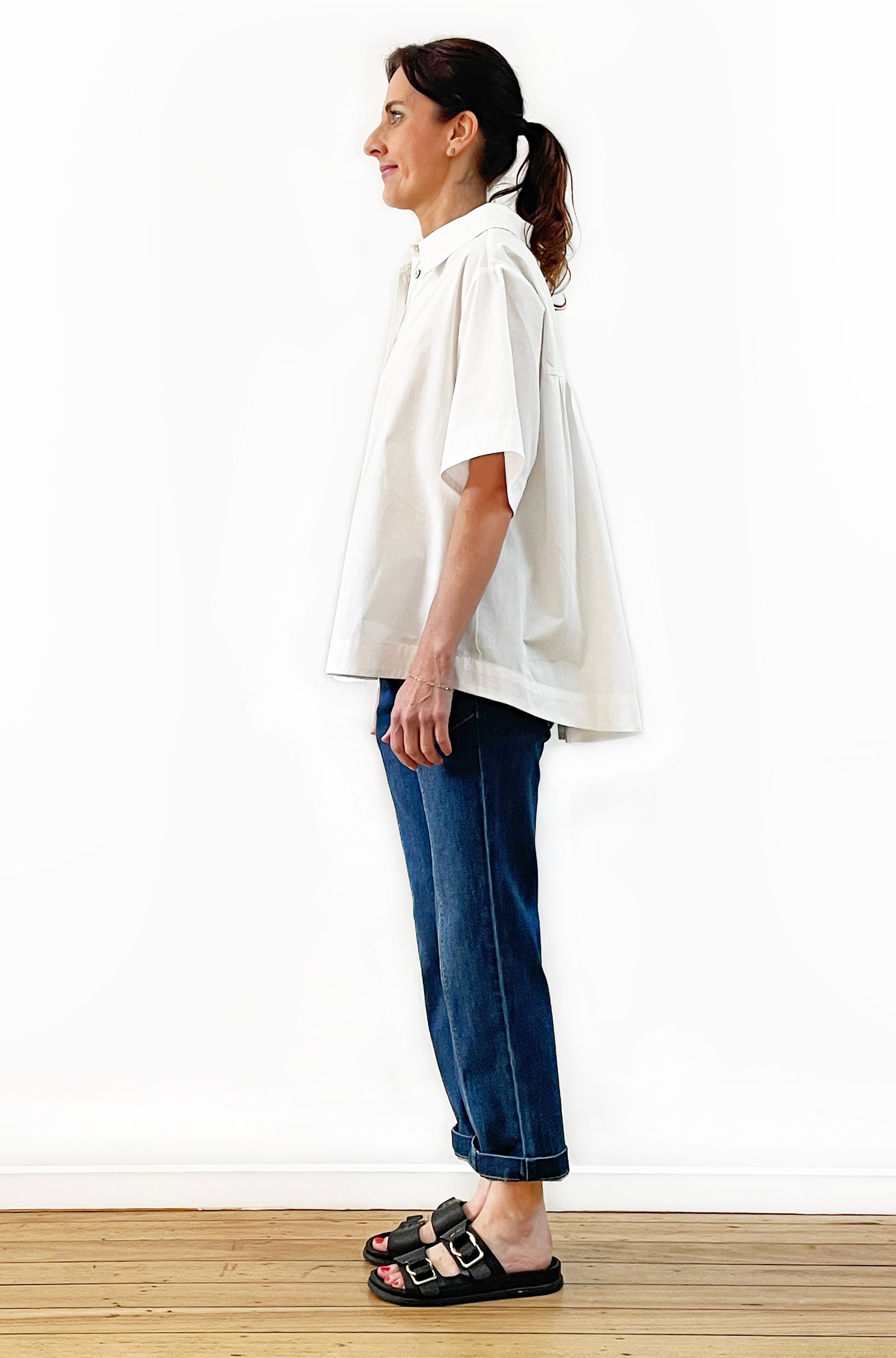 COTTON GATHERED BACK SWING SHIRT WHITE
