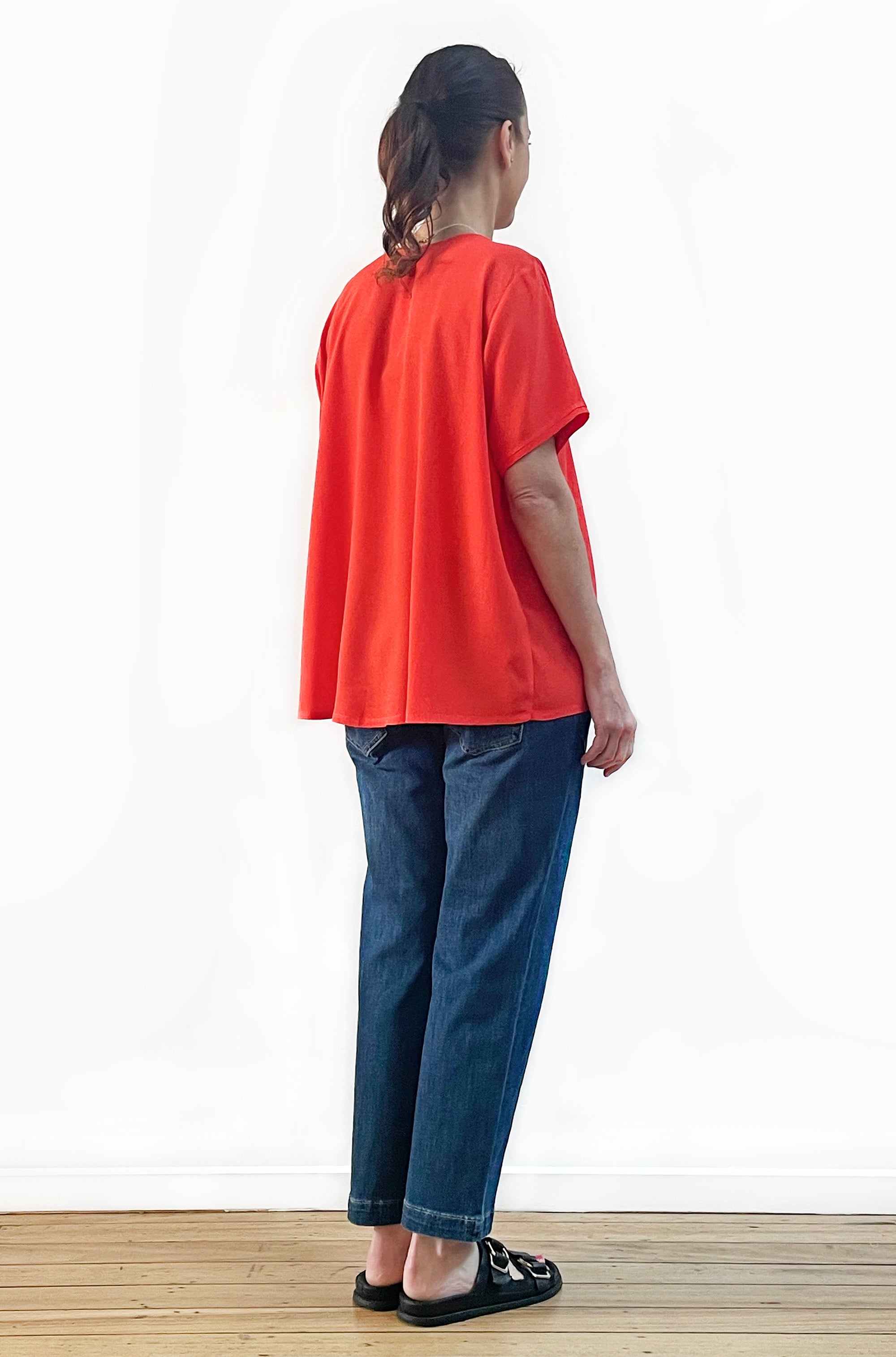 VISCOSE SHORT SLEEVE V-NECK TOP FLAME