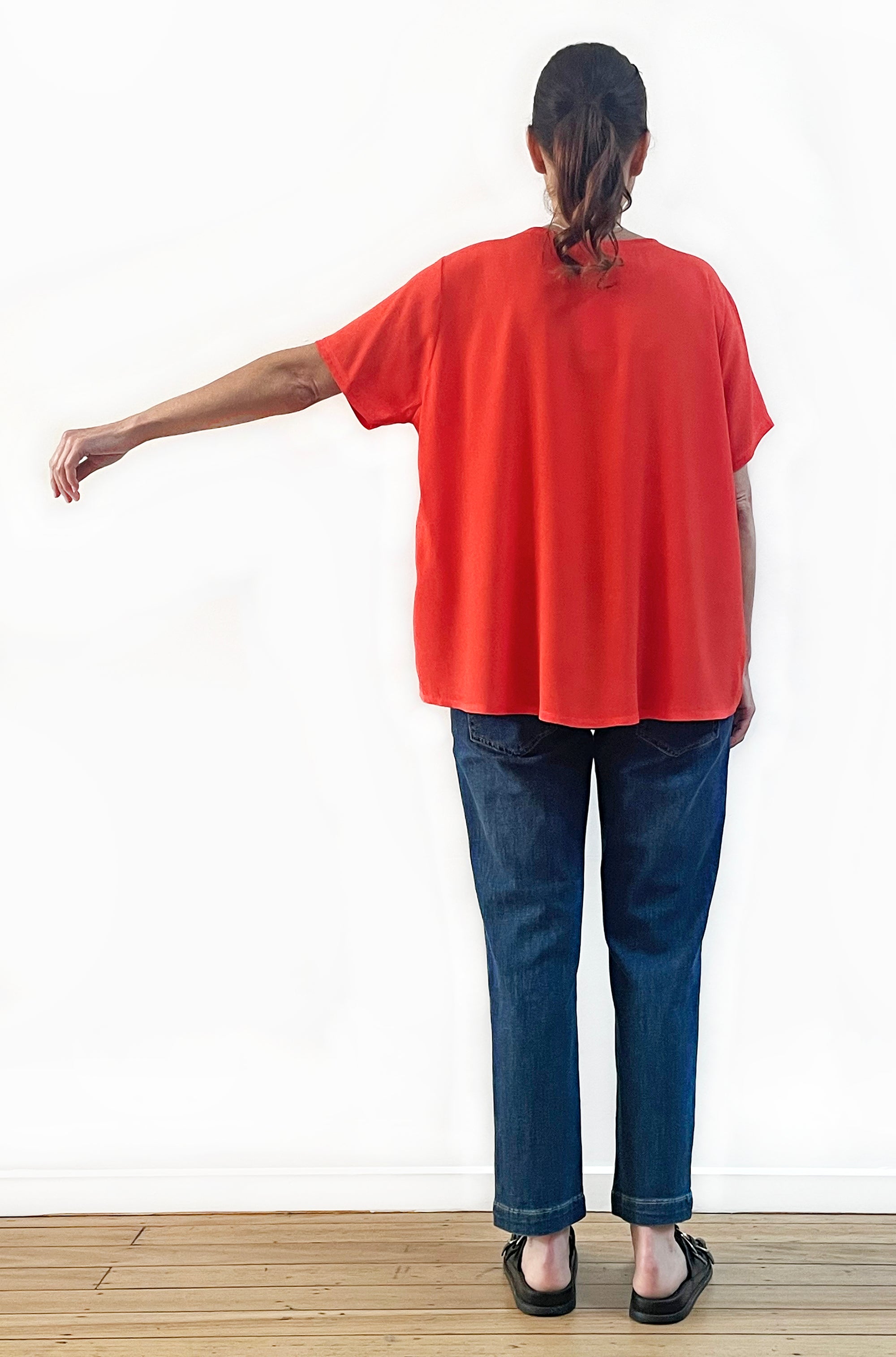 VISCOSE SHORT SLEEVE V-NECK TOP FLAME