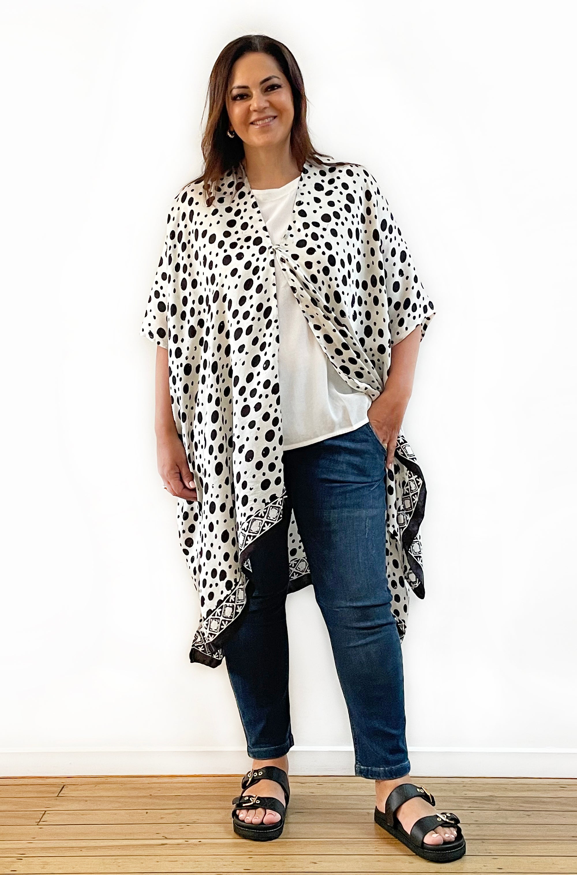 SILK KIMONO IN BLACK AND IVORY SPOT PRINT