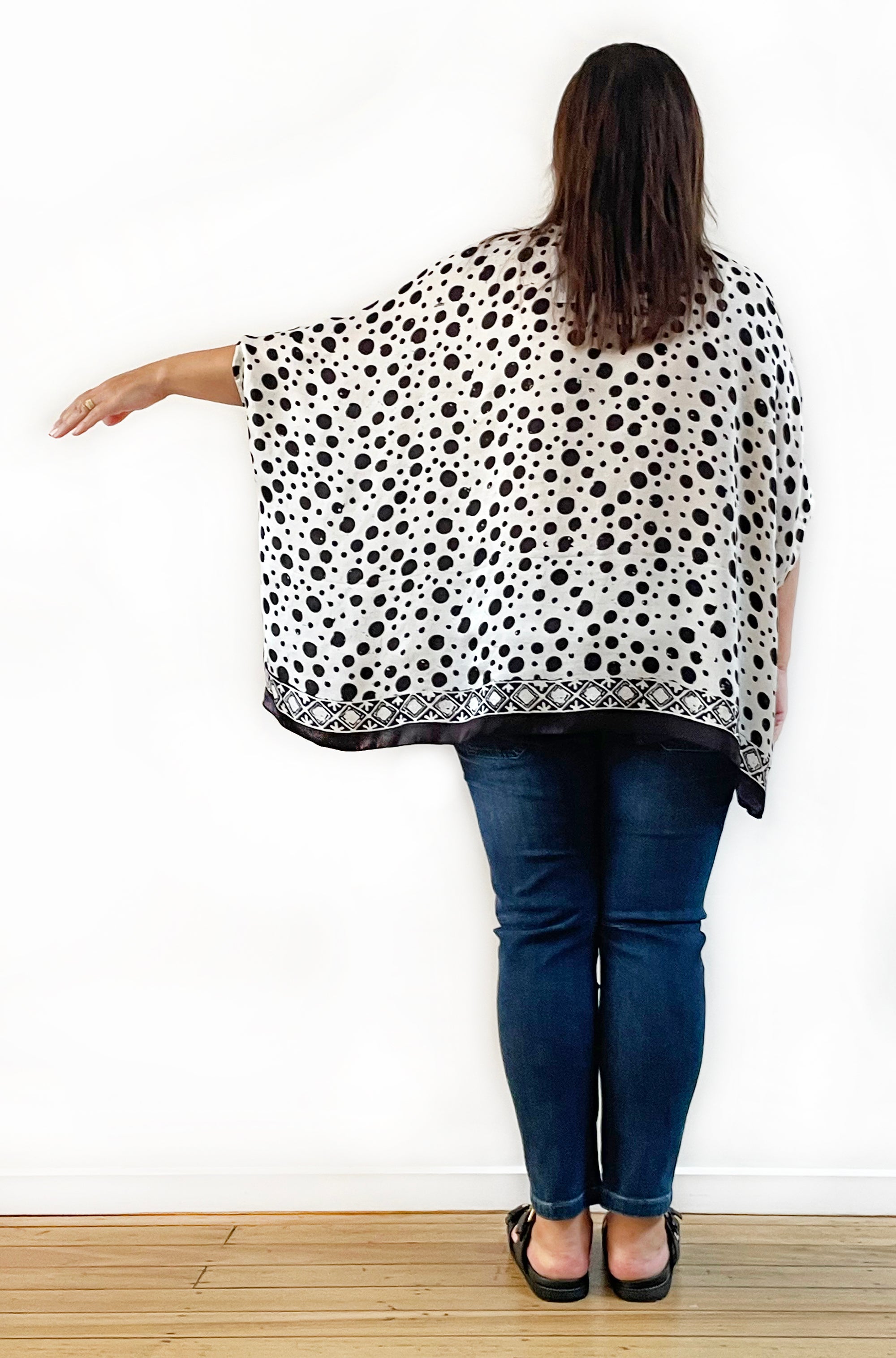 SILK PONCHO IN BLACK AND IVORY SPOT PRINT