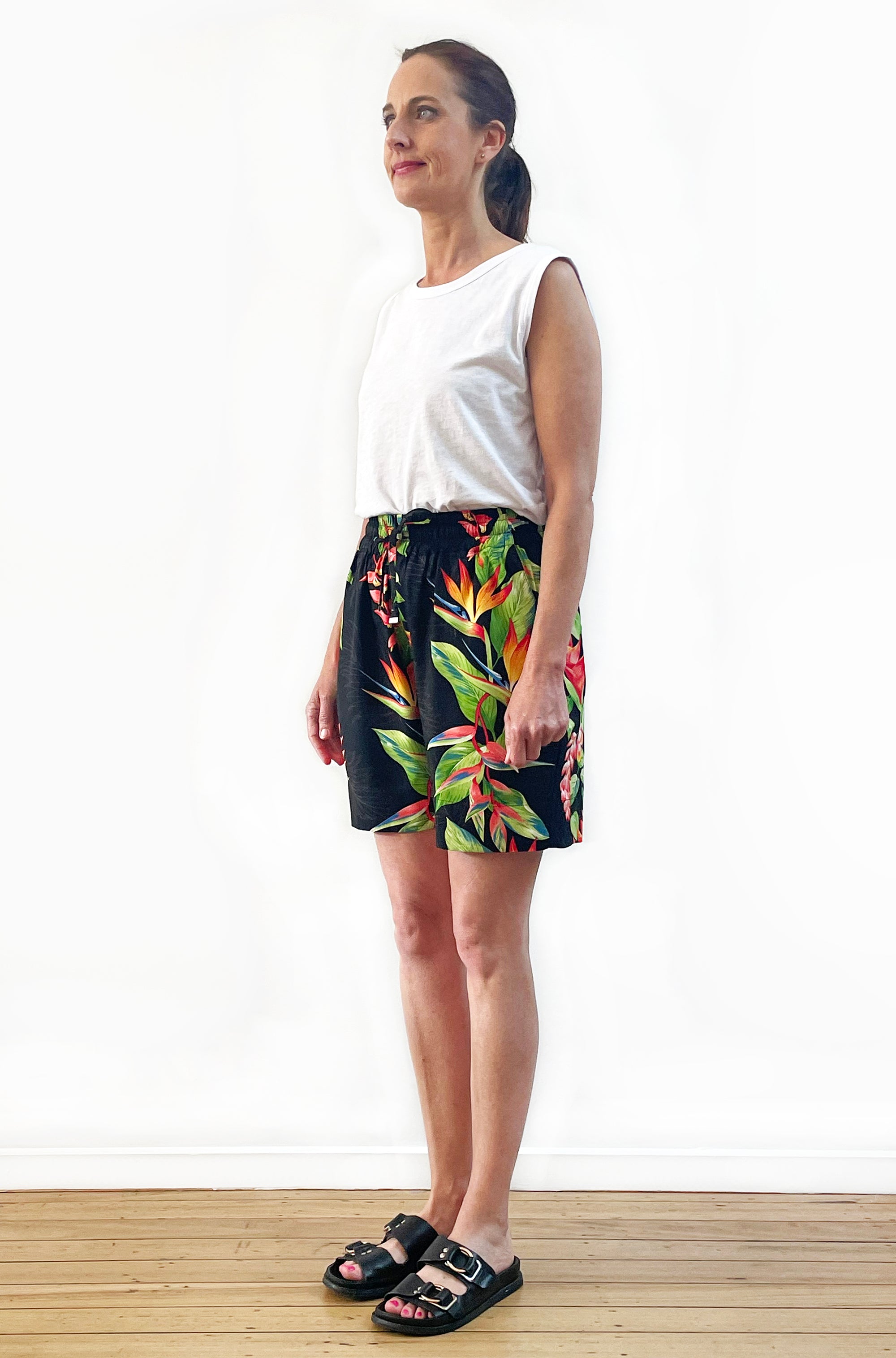 TROPICAL PRINT TIE FRONT SHORT