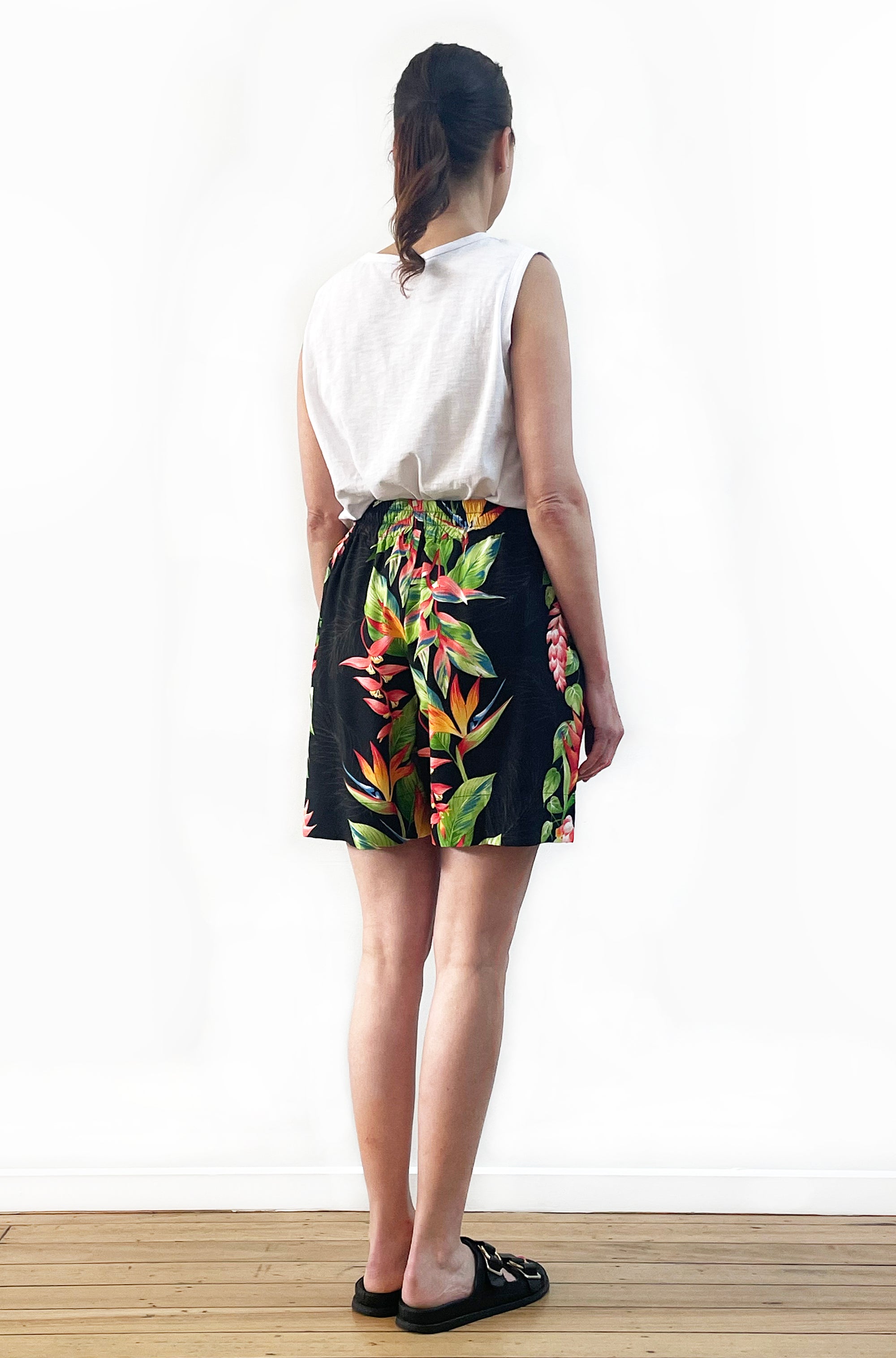 TROPICAL PRINT TIE FRONT SHORT