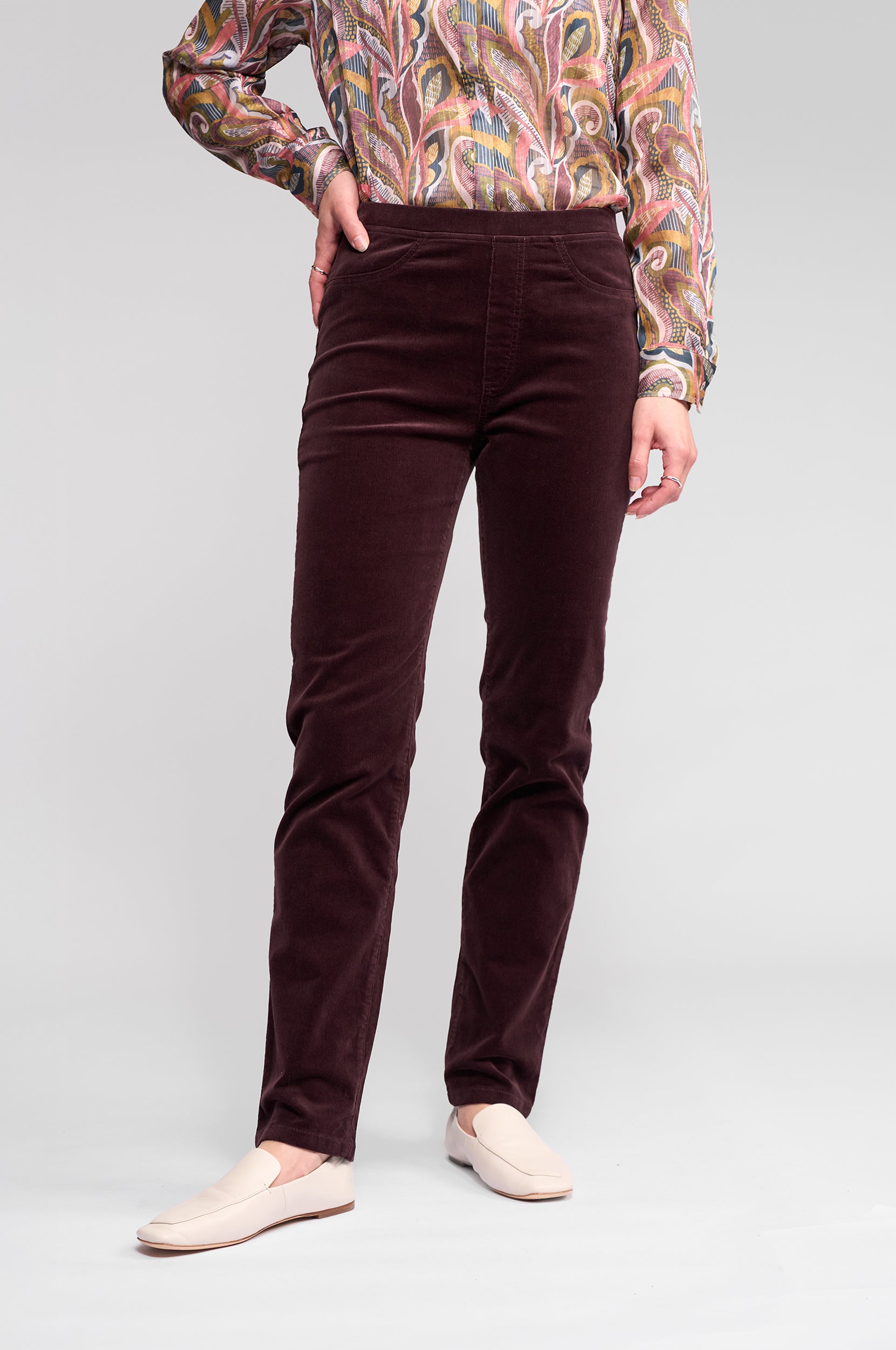 VASSALLI BAY SLIM LEG CORD PULL ON PANT MERLOT