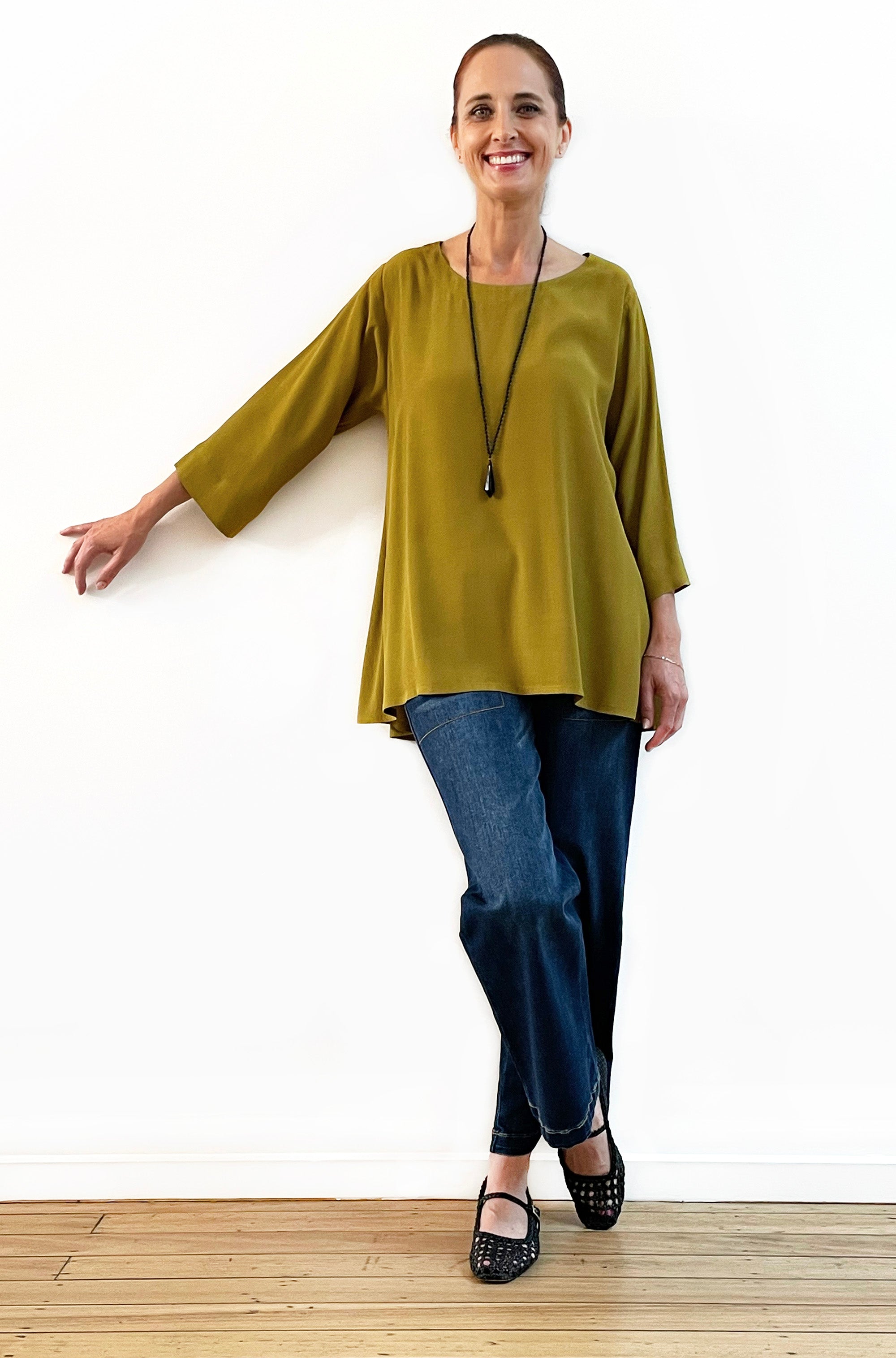 VISCOSE 3/4 SLEEVE HI LO TOP MOSS