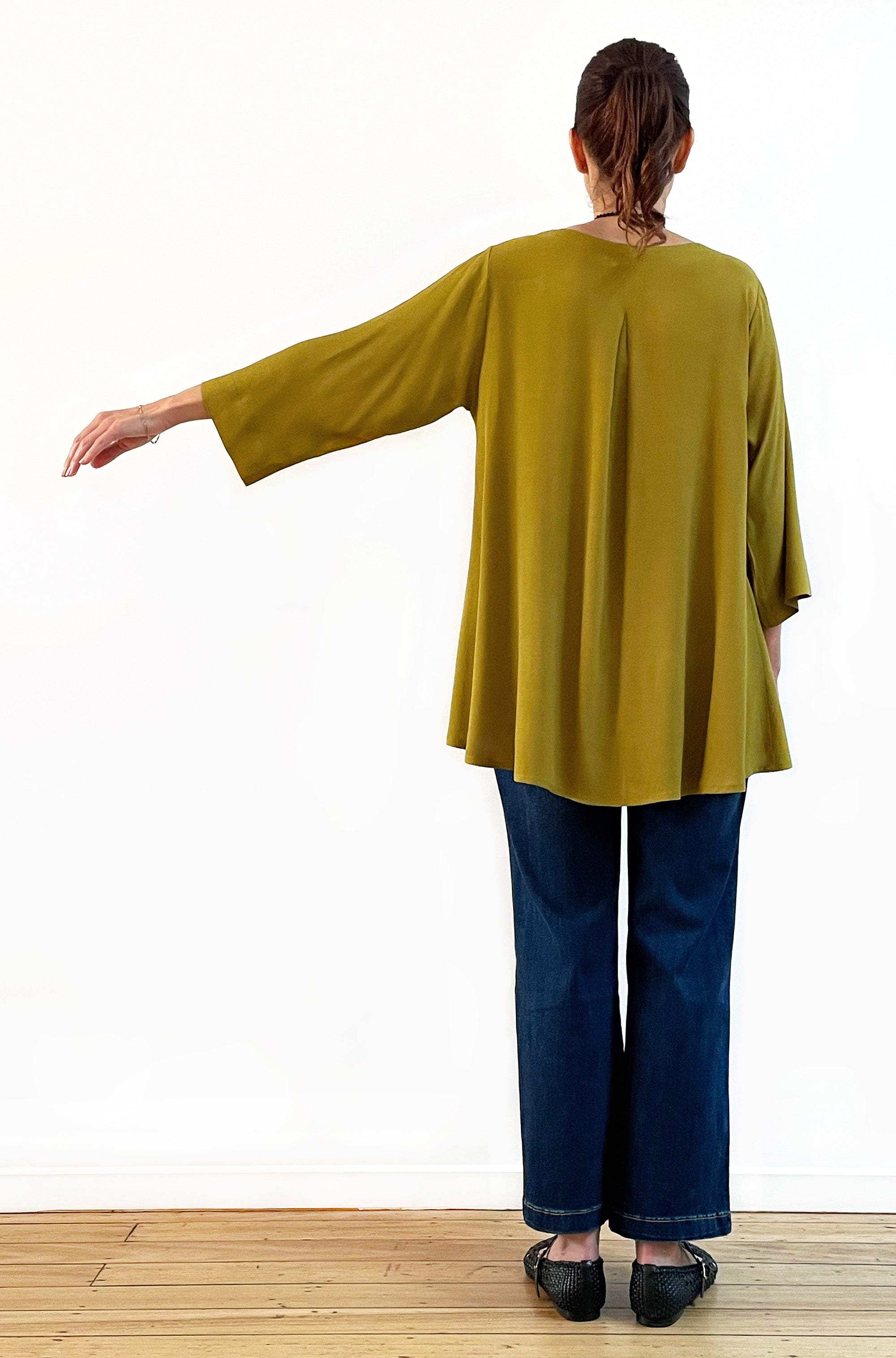 VISCOSE 3/4 SLEEVE HI LO TOP MOSS