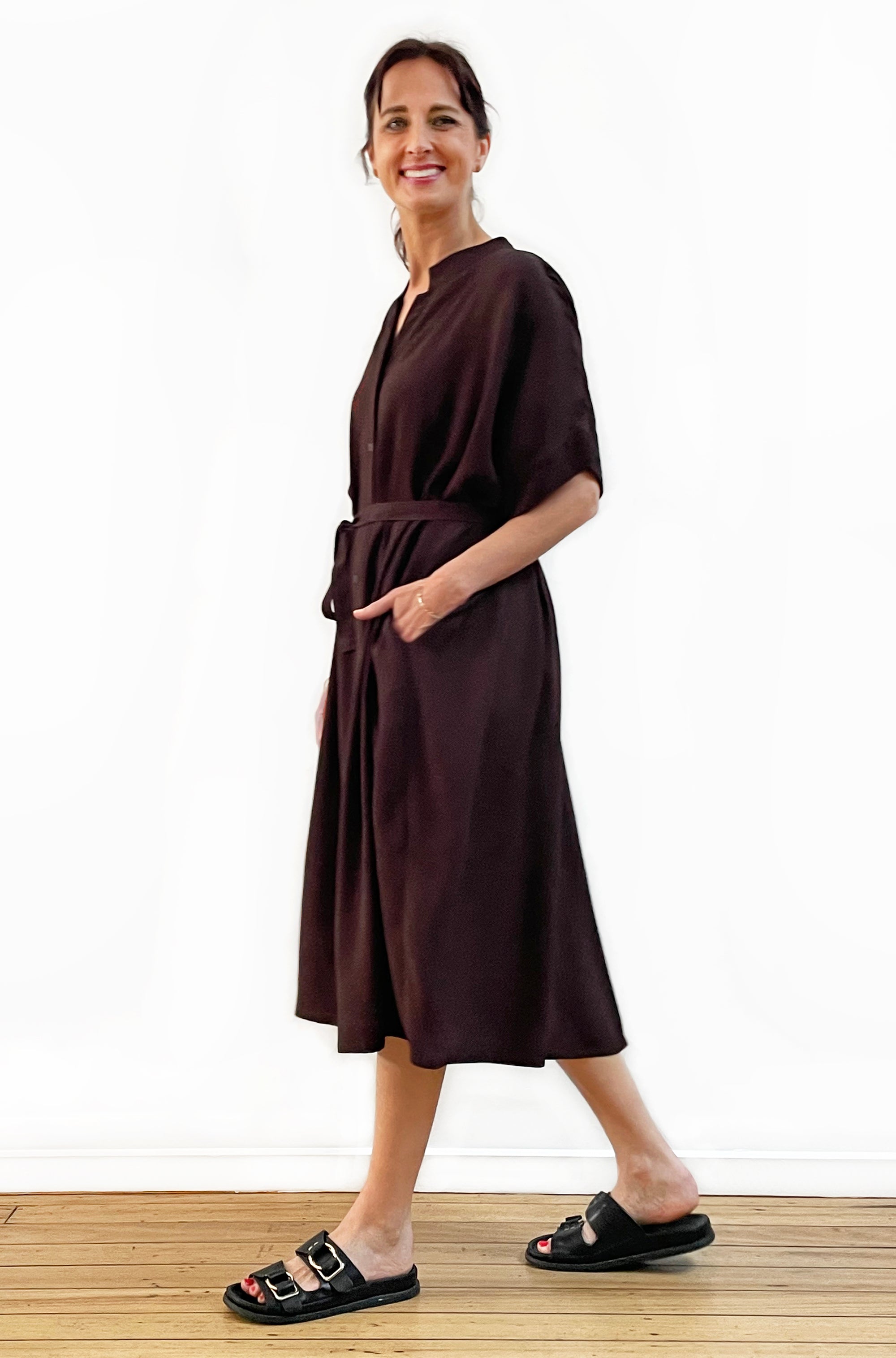 VISCOSE PLEAT BACK DRESS CHOCOLATE