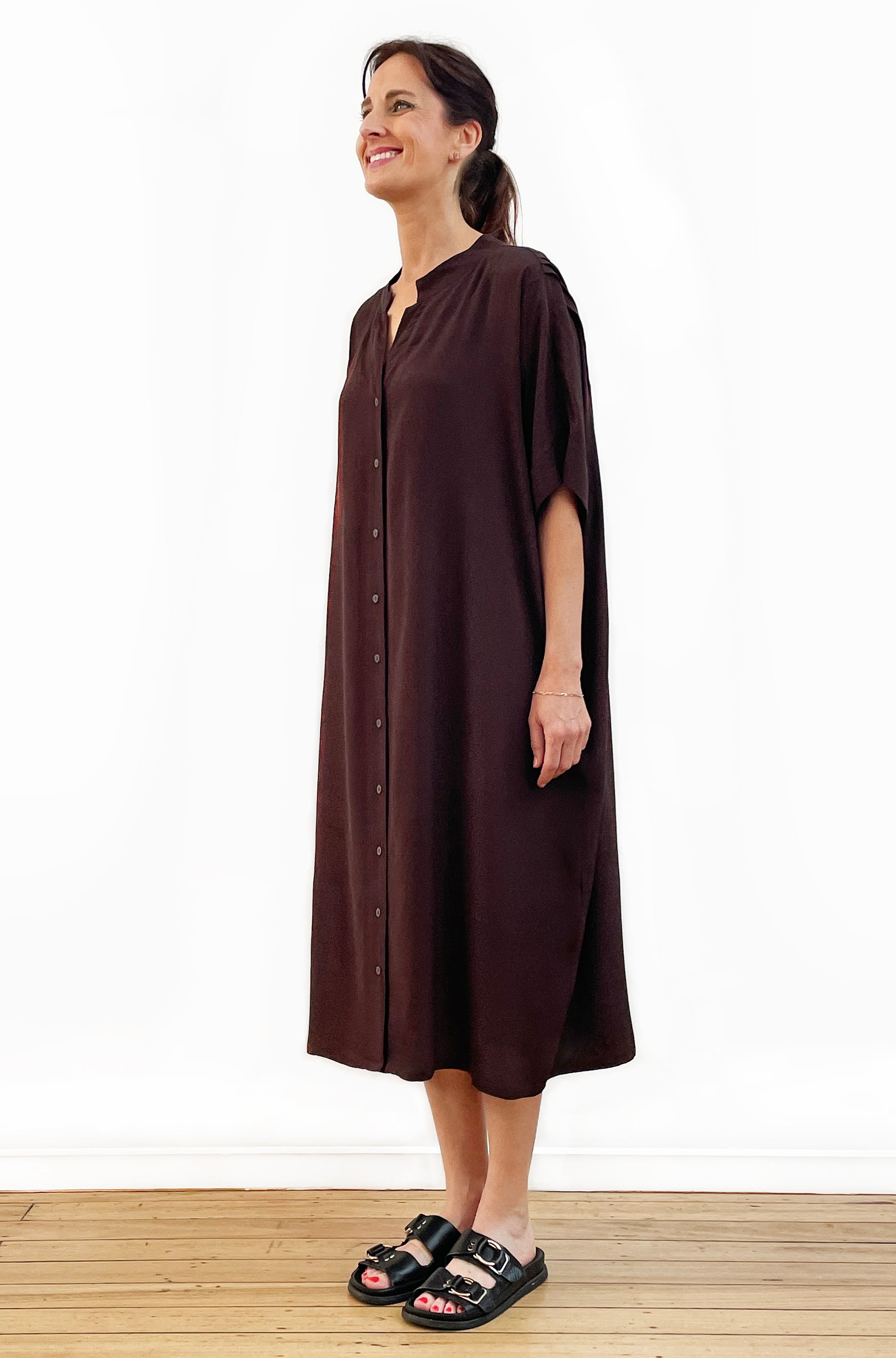 VISCOSE PLEAT BACK DRESS CHOCOLATE
