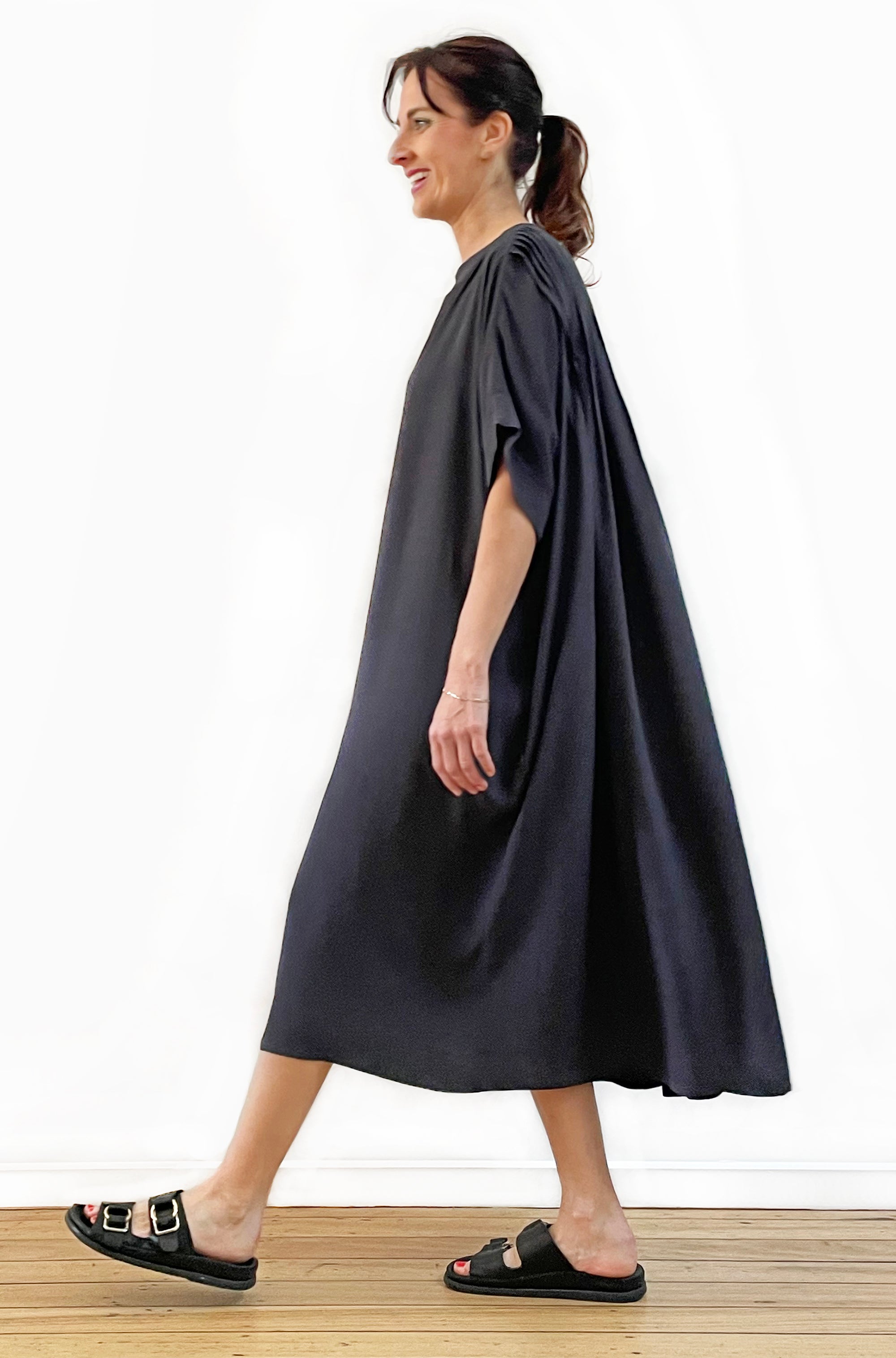 VISCOSE PLEAT BACK DRESS LEAD GREY
