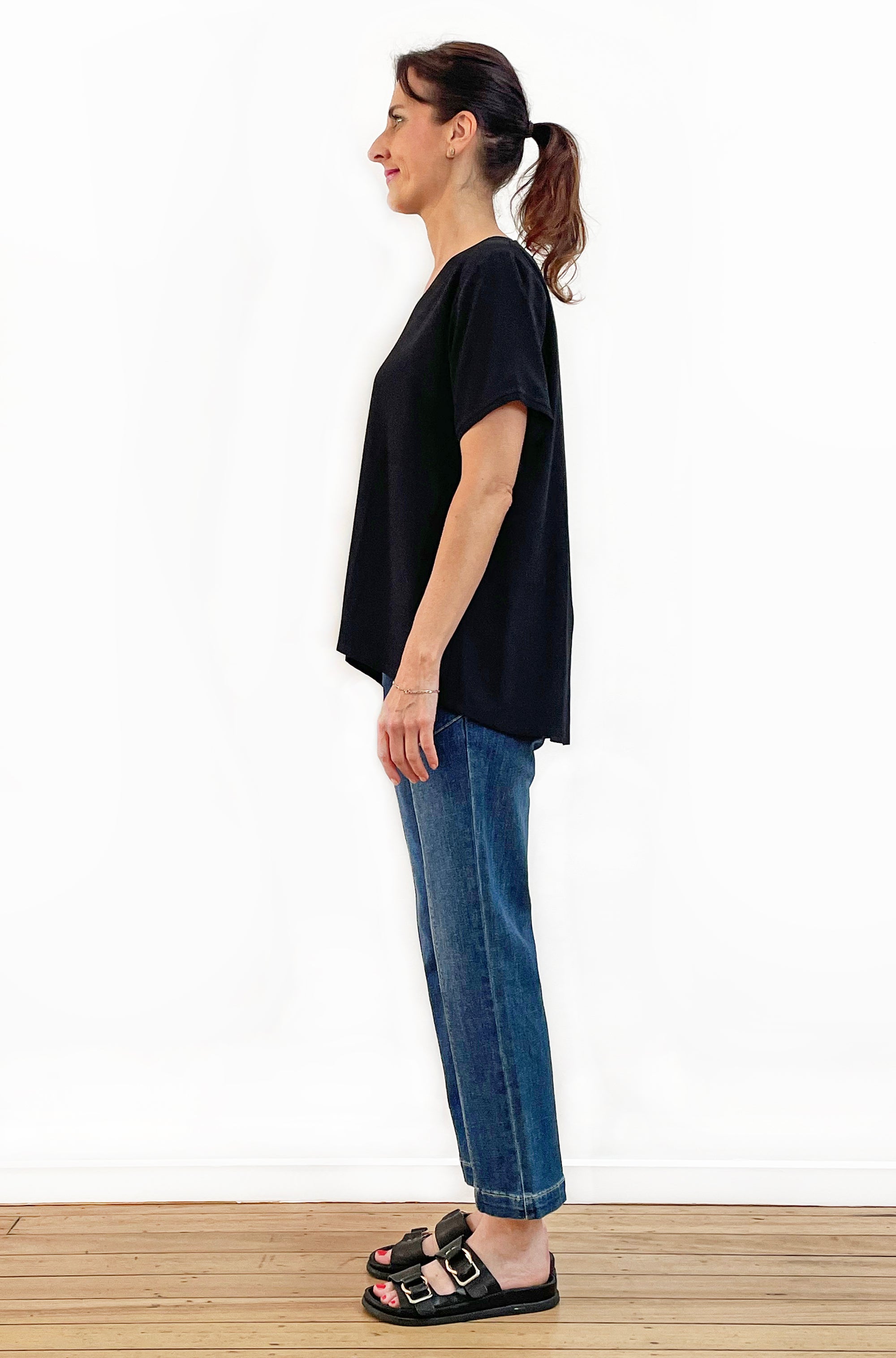 VISCOSE SHORT SLEEVE V-NECK TOP BLACK