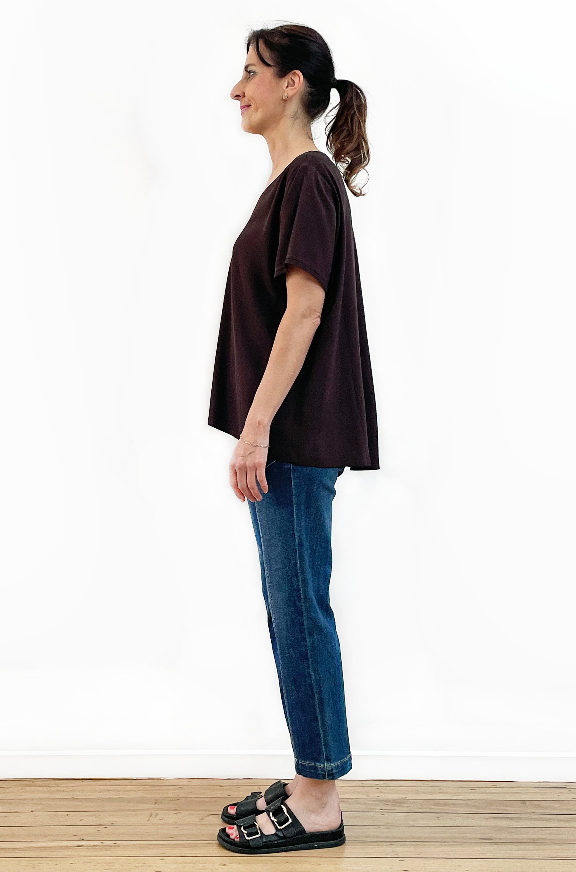VISCOSE SHORT SLEEVE V-NECK TOP CHOCOLATE