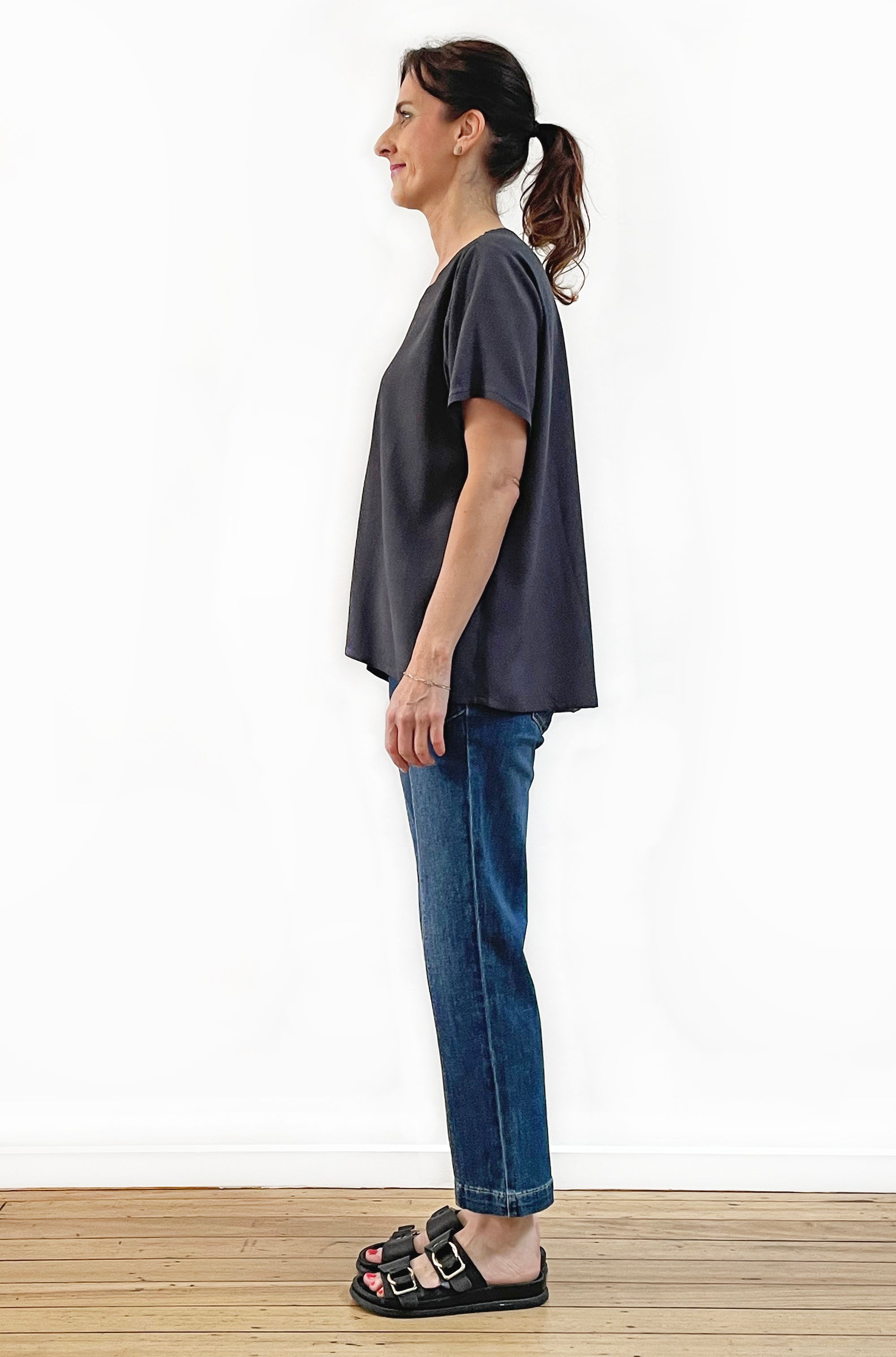 VISCOSE SHORT SLEEVE V-NECK TOP LEAD GREY