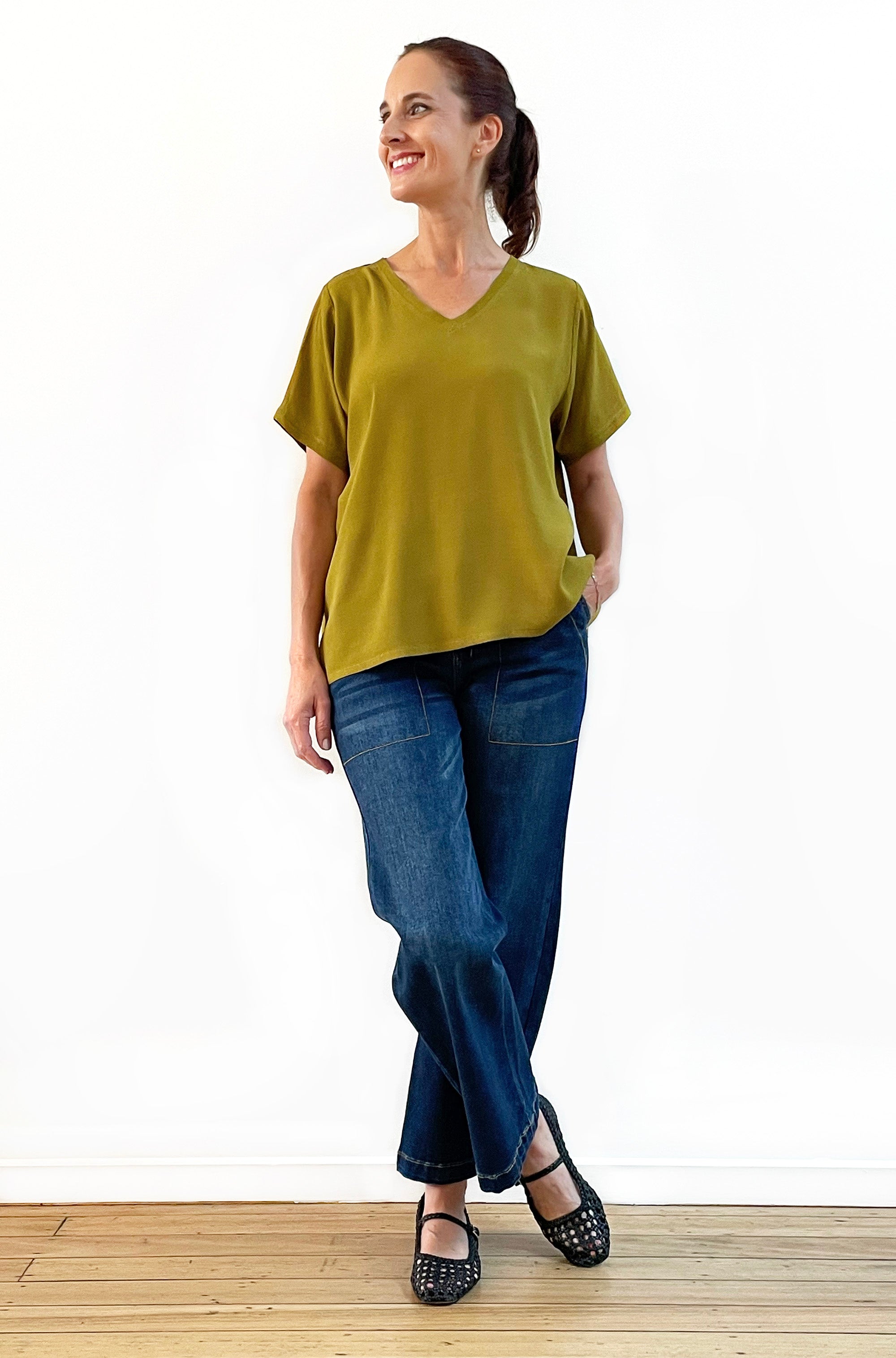 VISCOSE SHORT SLEEVE V-NECK TOP MOSS