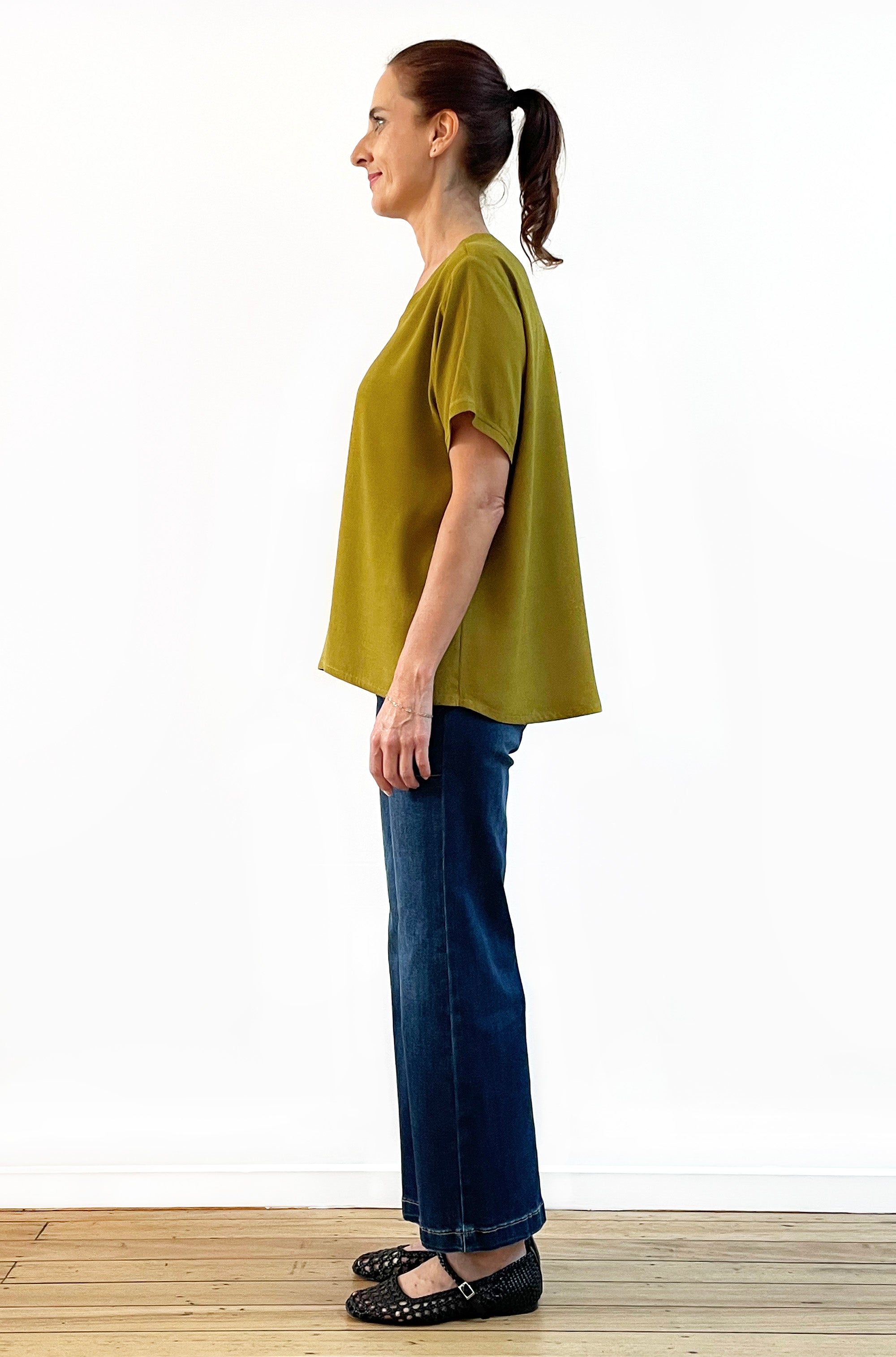 VISCOSE SHORT SLEEVE V-NECK TOP MOSS
