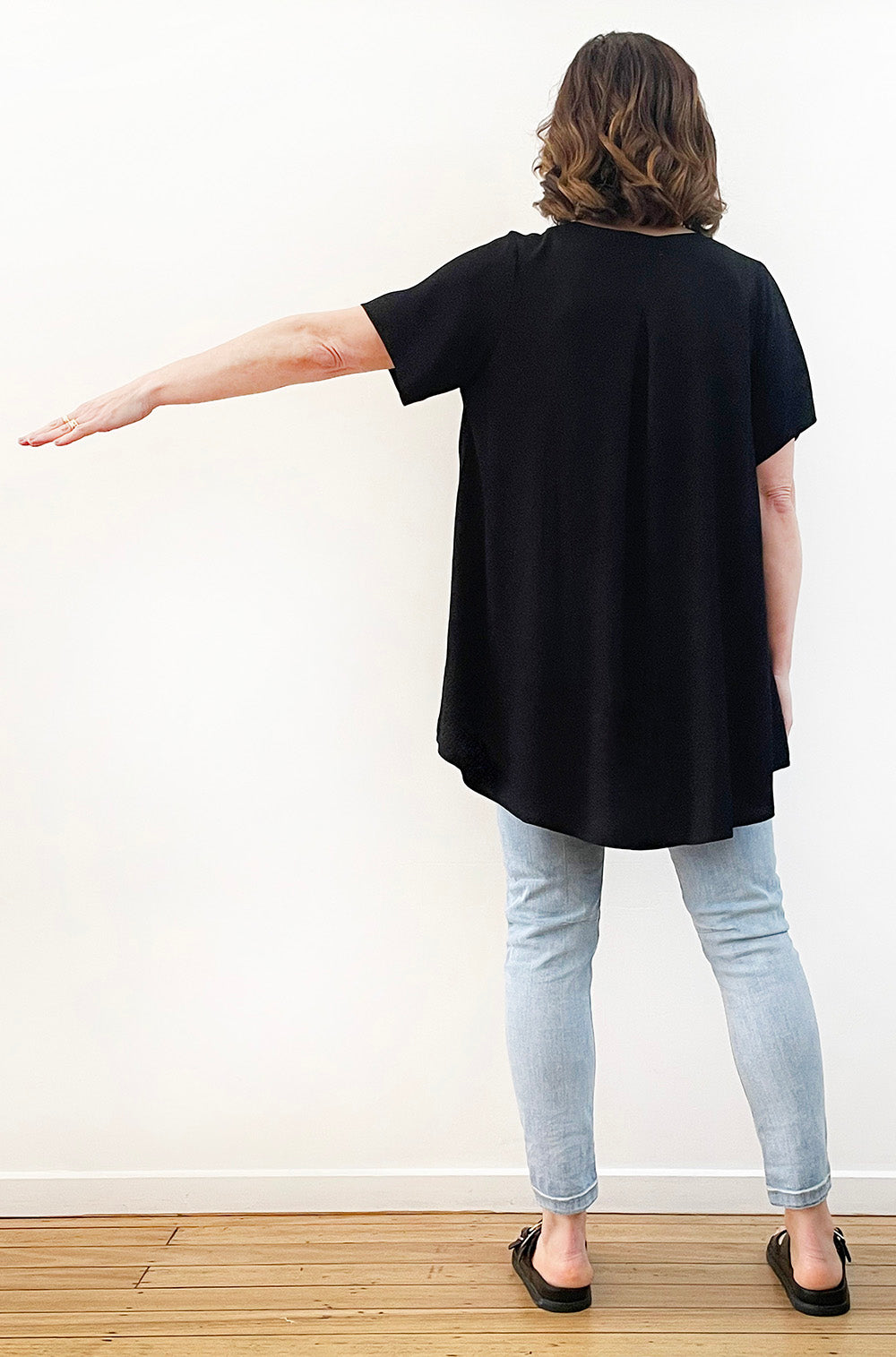 VISCOSE SHORT SLEEVE HI LO TOP BLACK