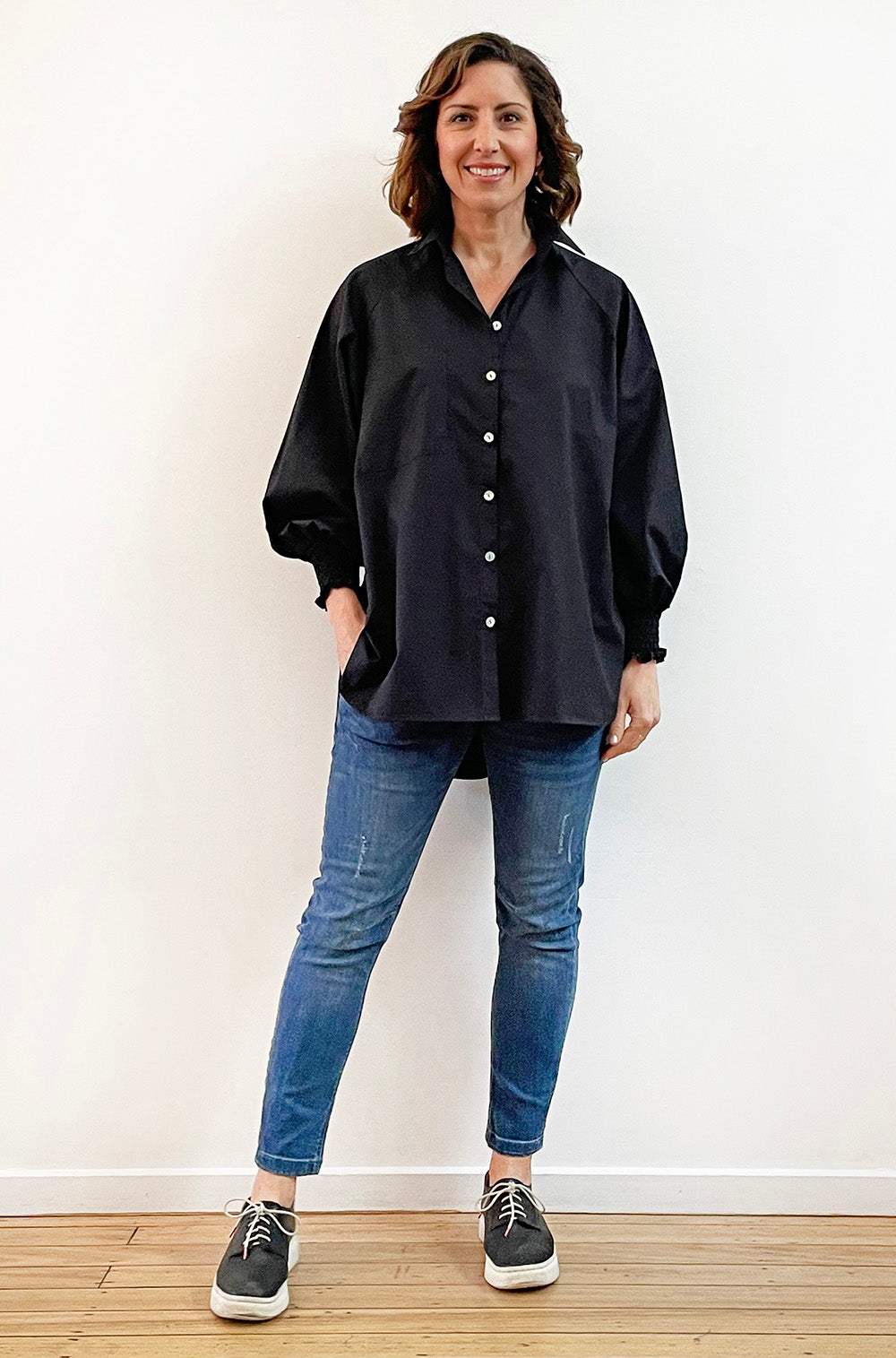 COTTON SHIRRED SLEEVE SHIRT BLACK