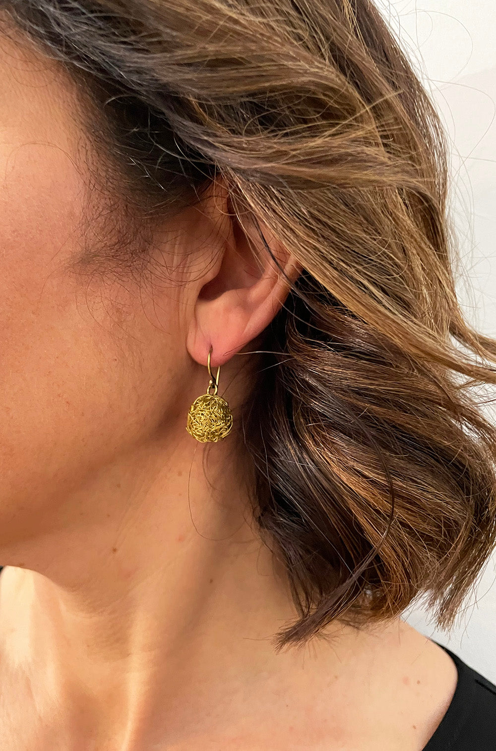 SMALL WIRE BALL EARRINGS BRASS
