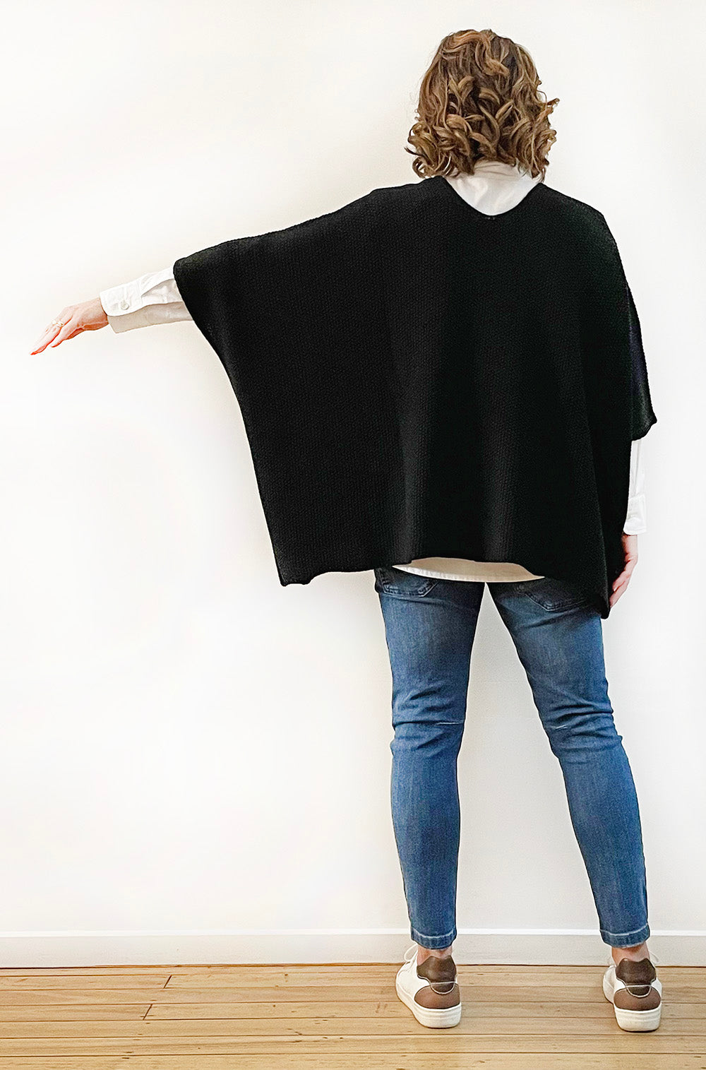 THE HOLIDAY CARDI BLACK