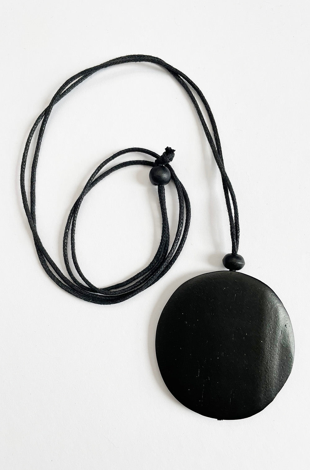 WOODEN DISC NECKLACE BLACK