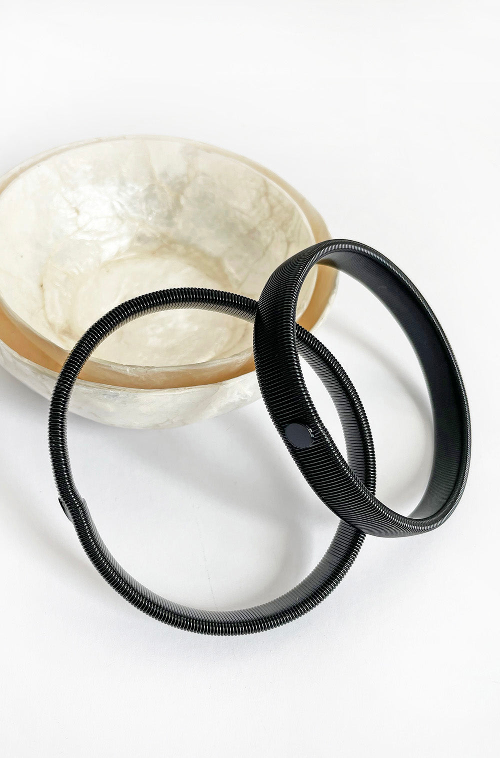 ELASTICATED ARMBANDS BLACK