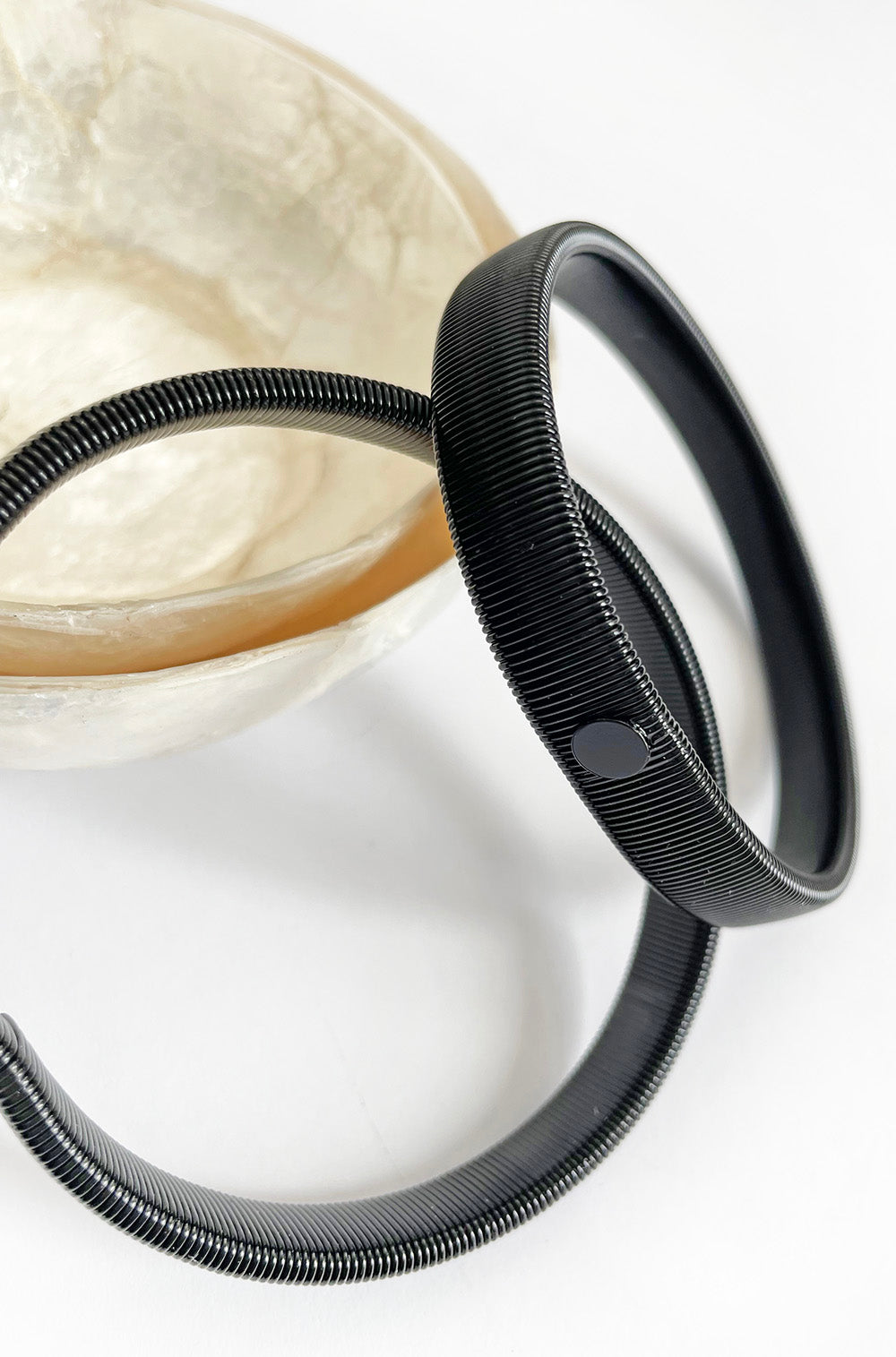 ELASTICATED ARMBANDS BLACK