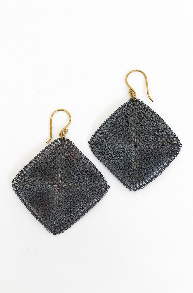 WIRE DIAMOND SHAPED EARRINGS DARK GREY
