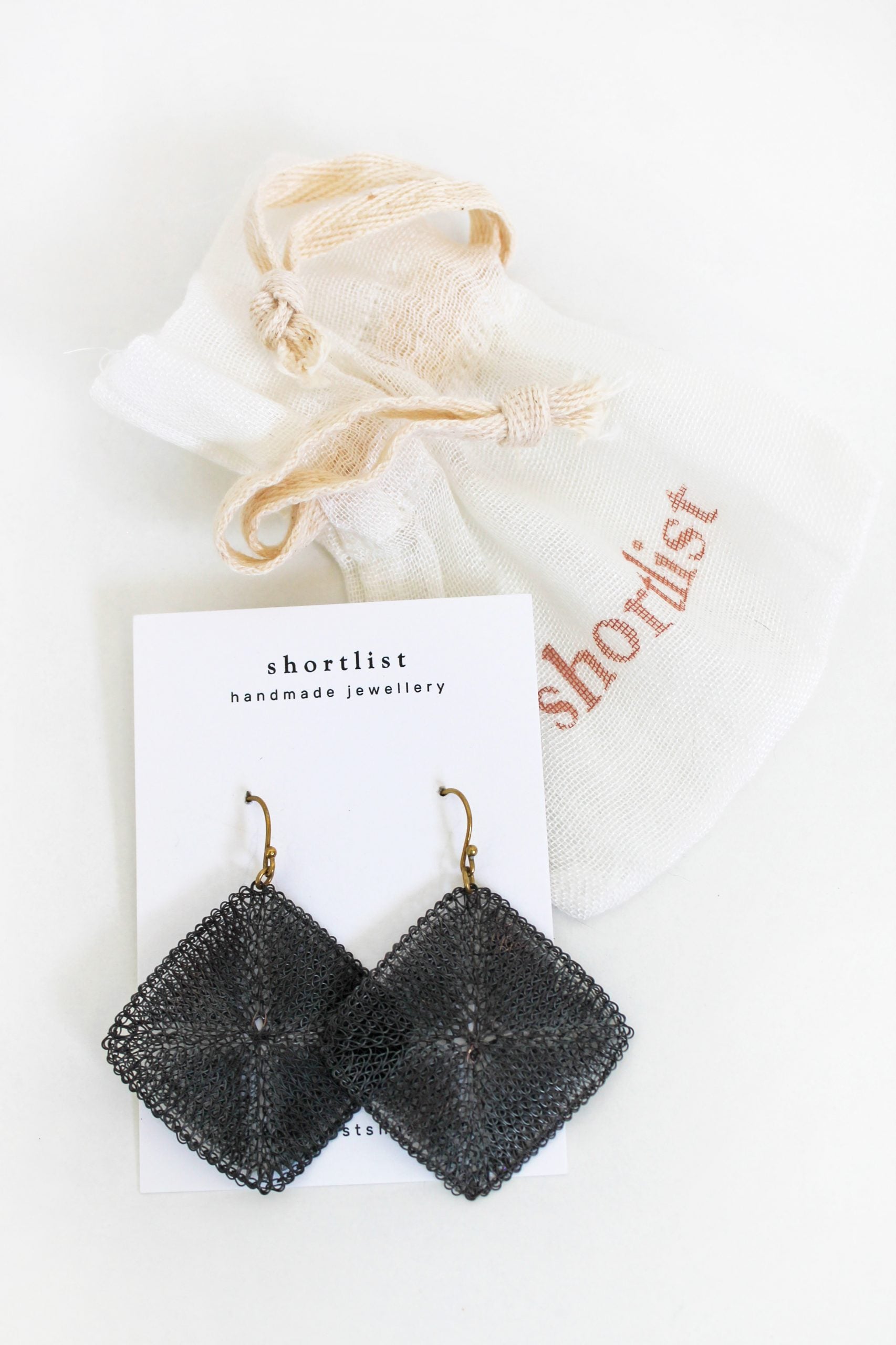 WIRE DIAMOND SHAPED EARRINGS DARK GREY