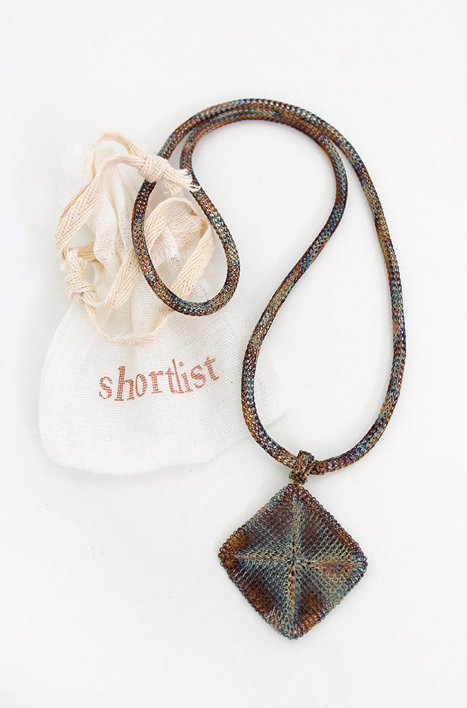 WIRE DIAMOND SHAPED NECKLACE OXIDISED