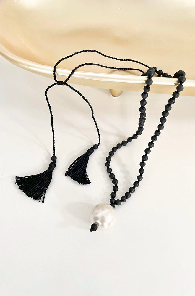 ADJUSTABLE SHELL PEARL AND LAVA BEAD NECKLACE
