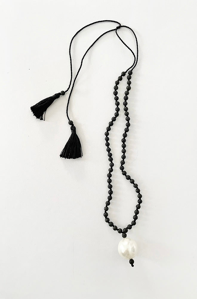 ADJUSTABLE SHELL PEARL AND LAVA BEAD NECKLACE