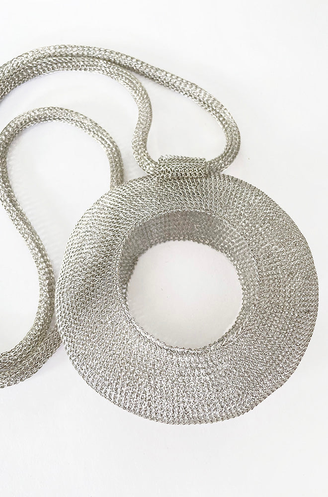 WIRE DONUT NECKLACE SILVER