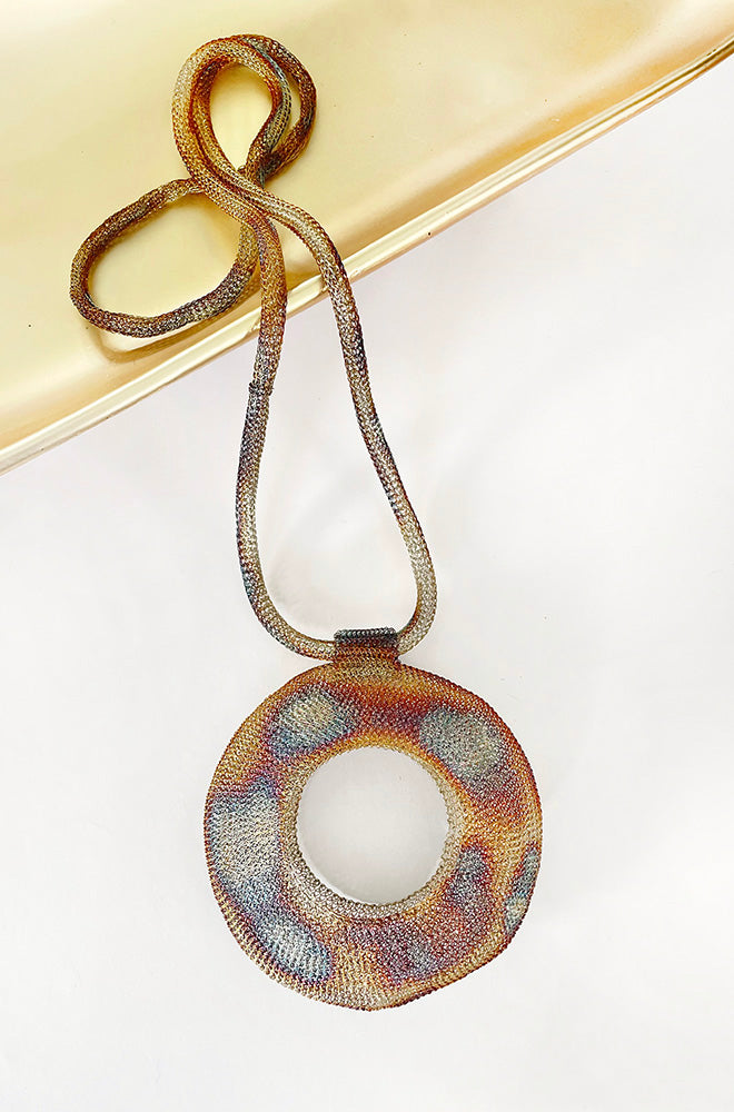 WIRE DONUT NECKLACE OXIDISED