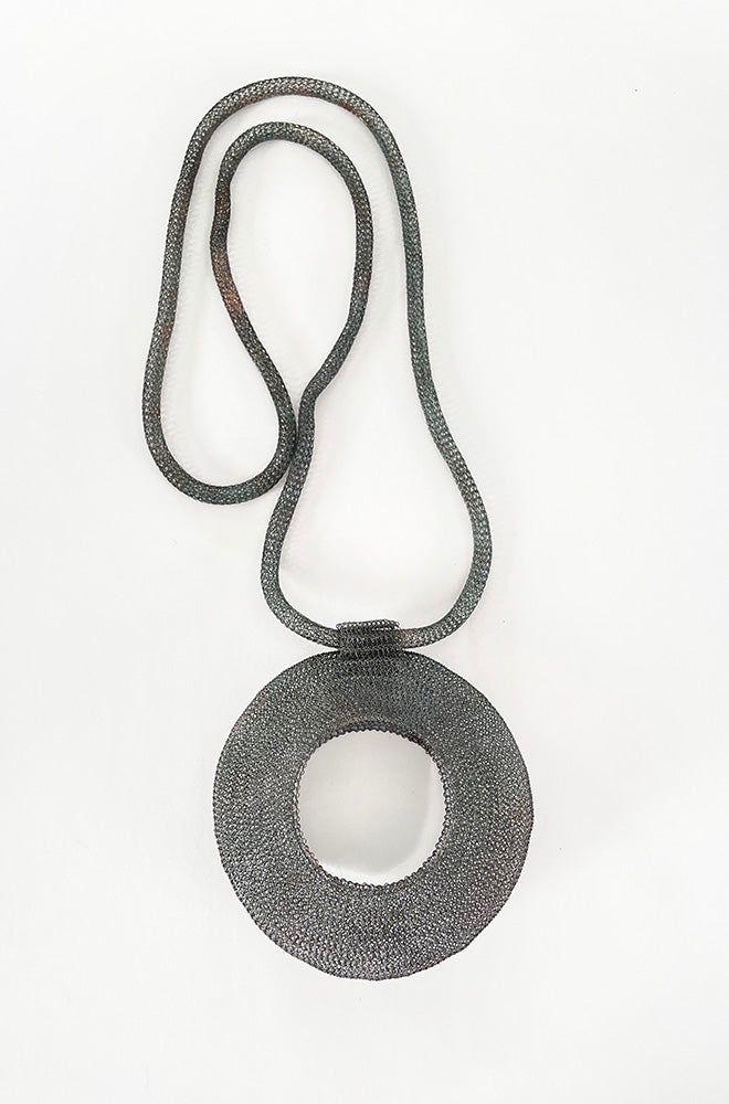 WIRE DONUT NECKLACE DARK GREY