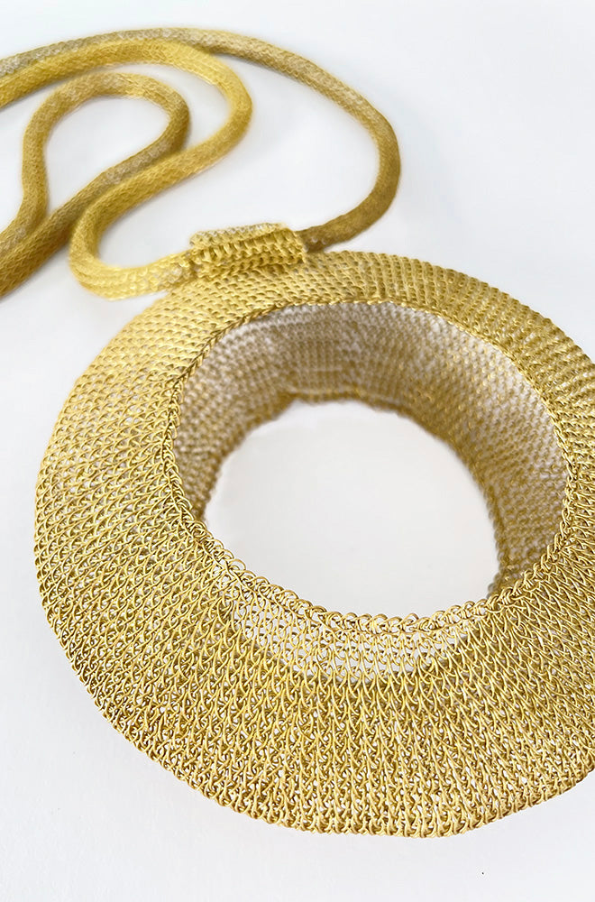 WIRE DONUT NECKLACE BRASS