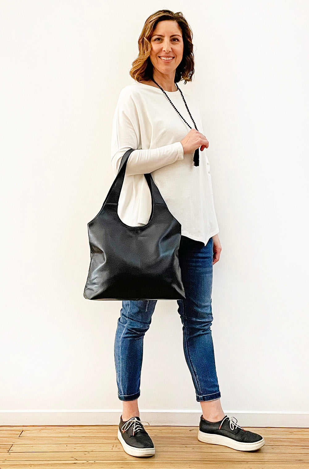 LEATHER CIRCLE BAG BLACK