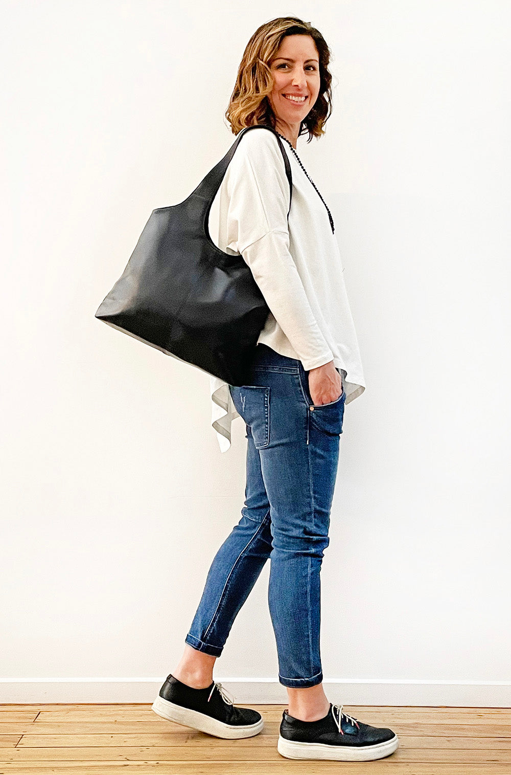 LEATHER CIRCLE BAG BLACK