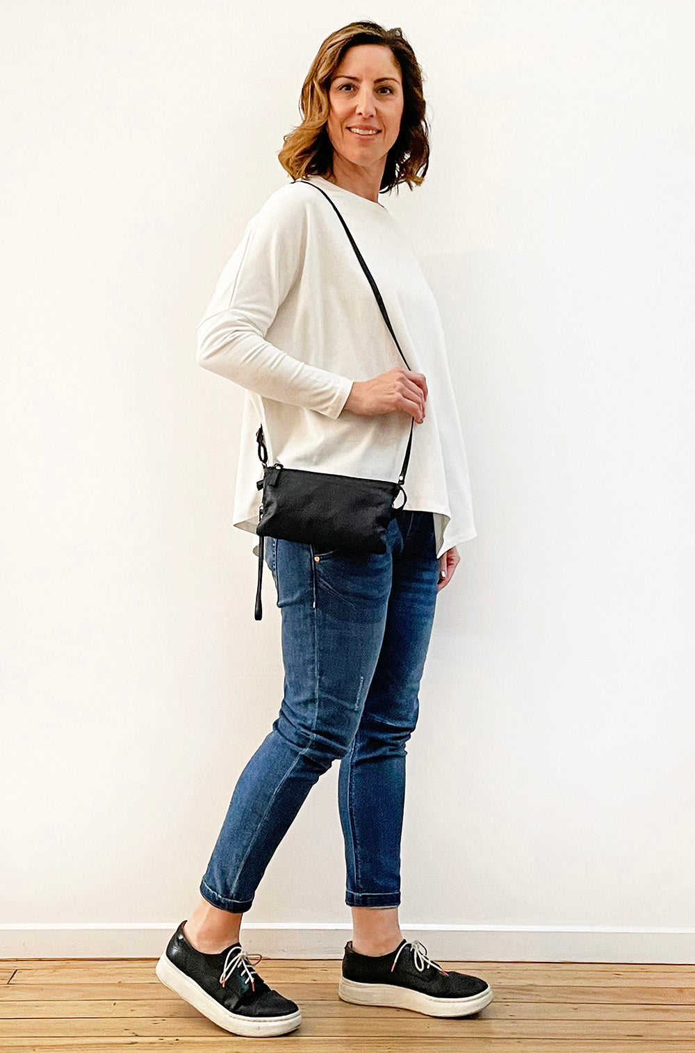 LEATHER WALKING BAG BLACK