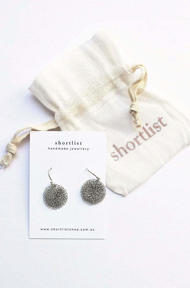 SMALL WIRE DISC EARRINGS SILVER