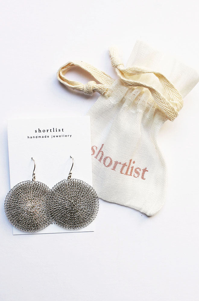 MEDIUM WIRE DISC EARRINGS SILVER