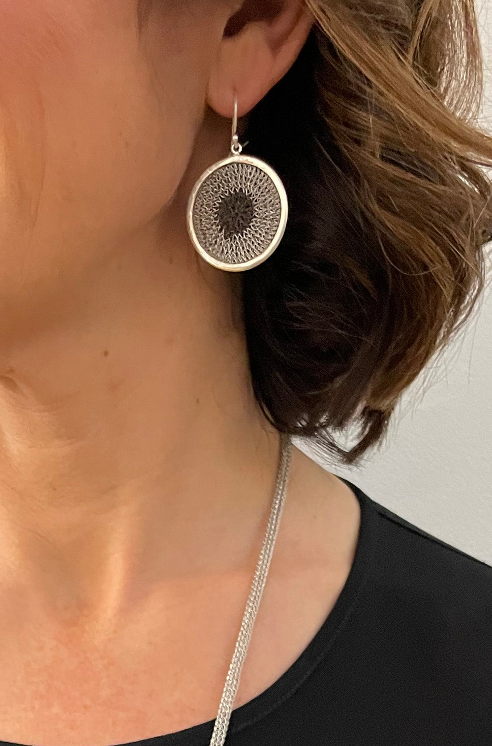 WIRE TWO TONE DISC EARRINGS SILVER