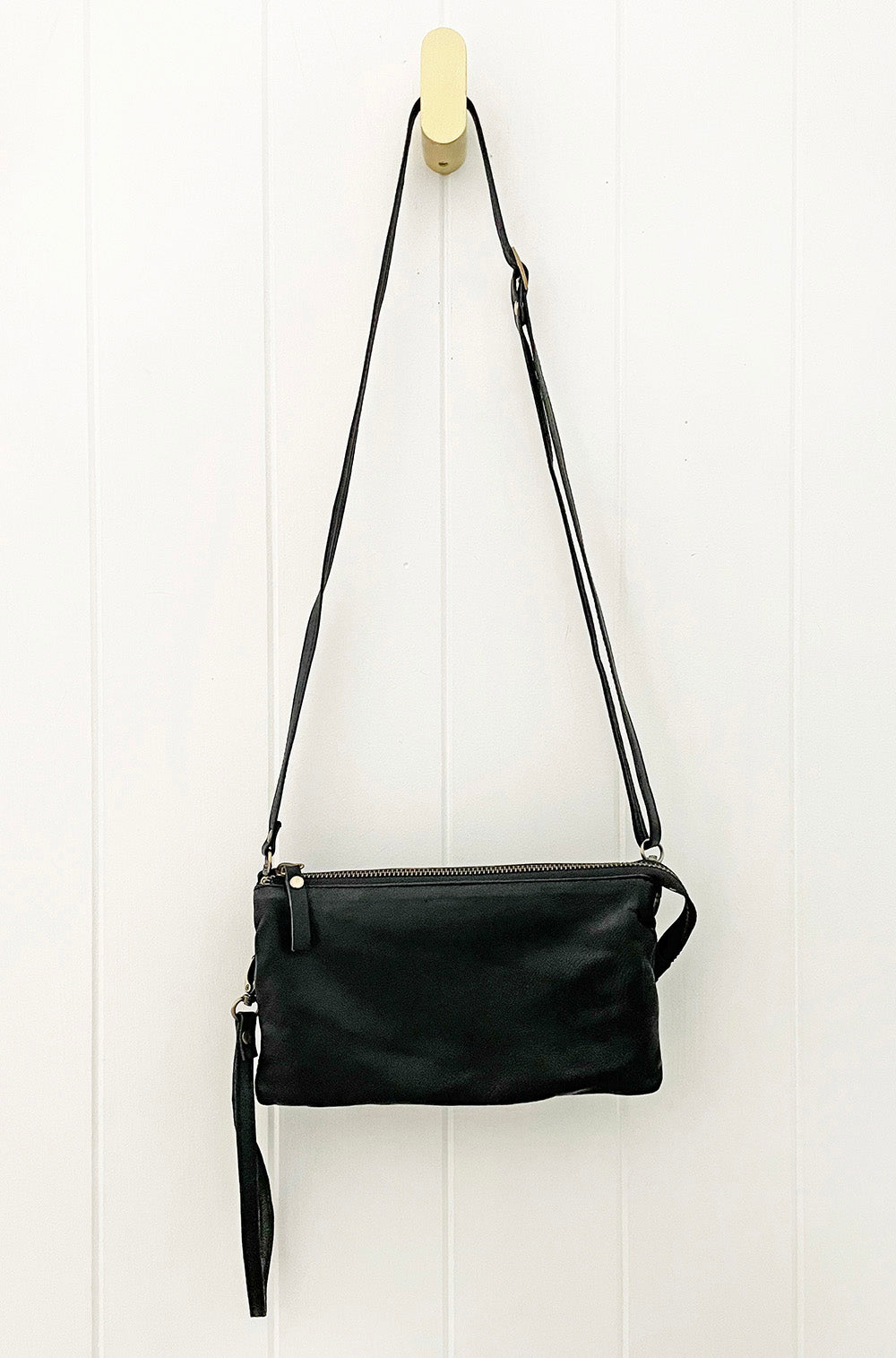 LEATHER WALKING BAG BLACK