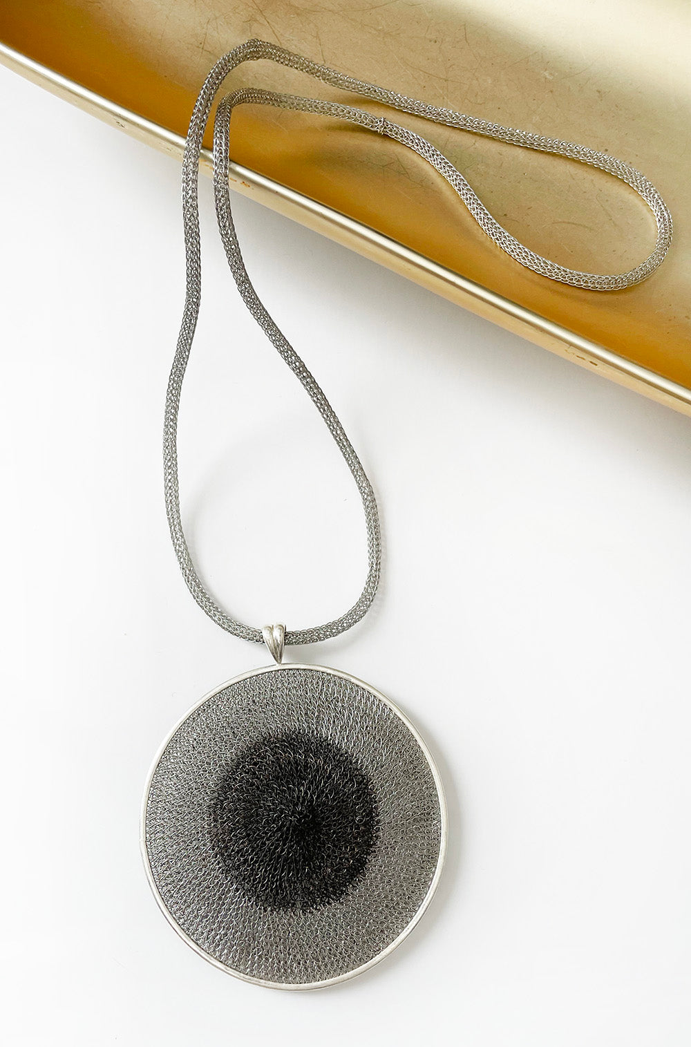 WIRE TWO TONE DISC PENDANT SILVER