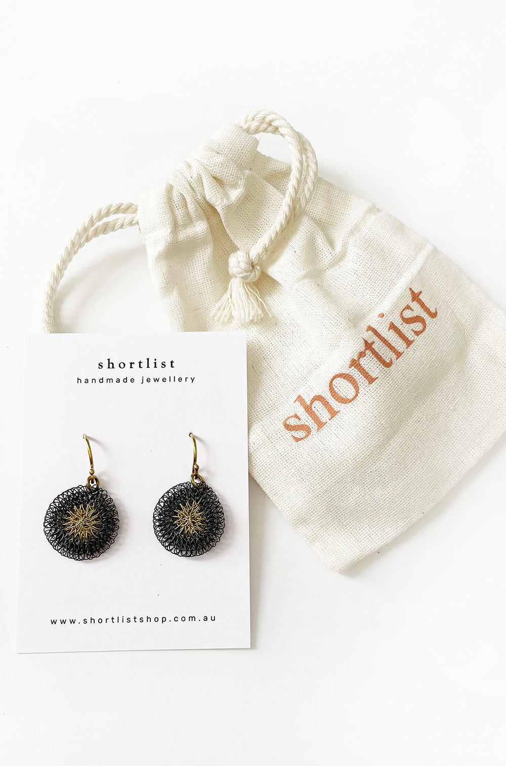 SMALL WIRE DISC EARRINGS DARK GREY AND BRASS