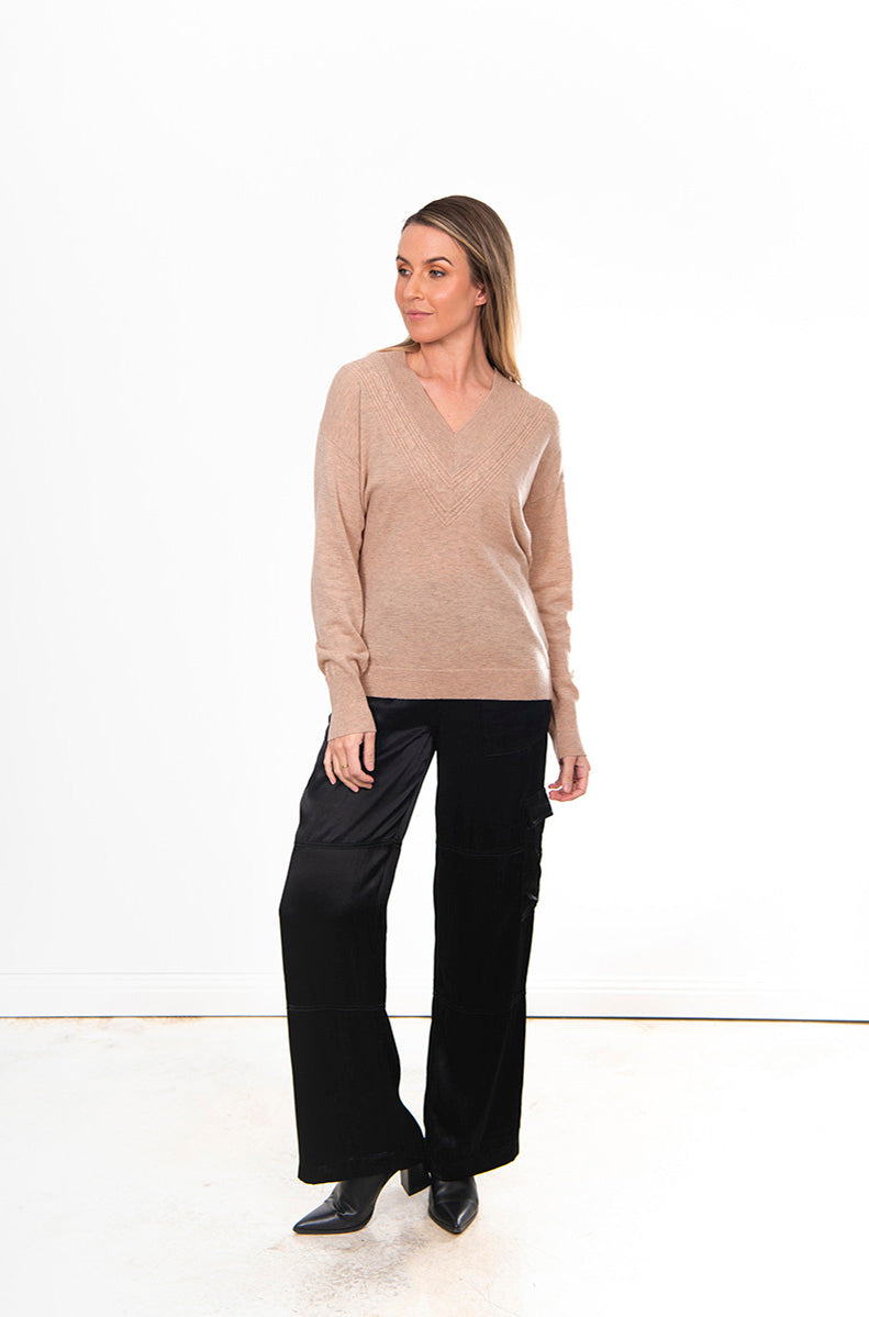 BRIDGE & LORD MERINO CASHMERE V-NECK CABLE PULLOVER STONE