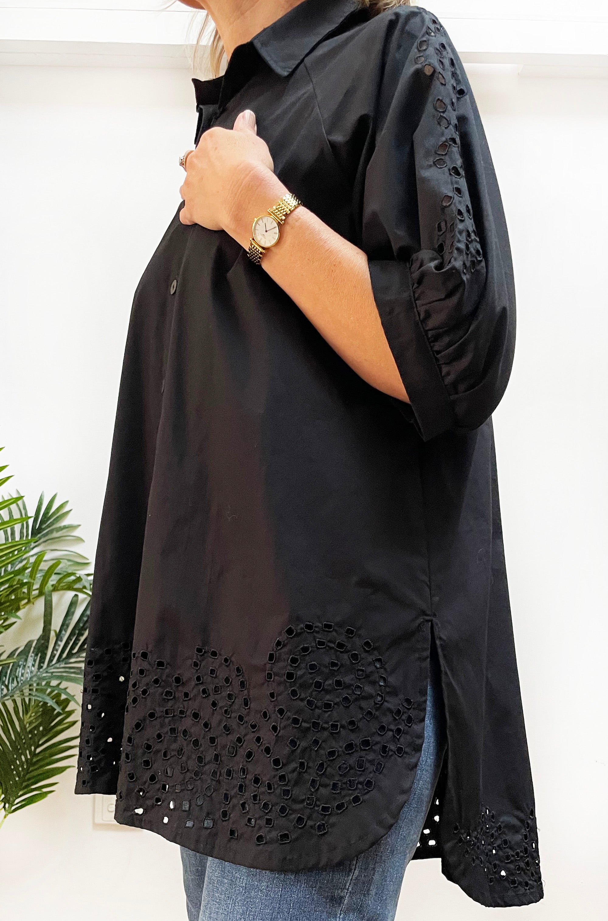 COTTON GATHERED SLEEVE CUTWORK SHIRT BLACK