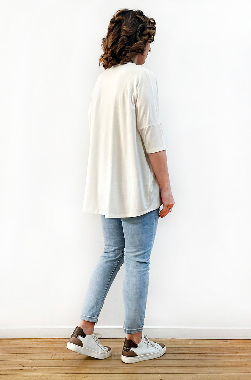 BAMBOO SHORT SLEEVE CURVED HEM BOX TOP OFF WHITE
