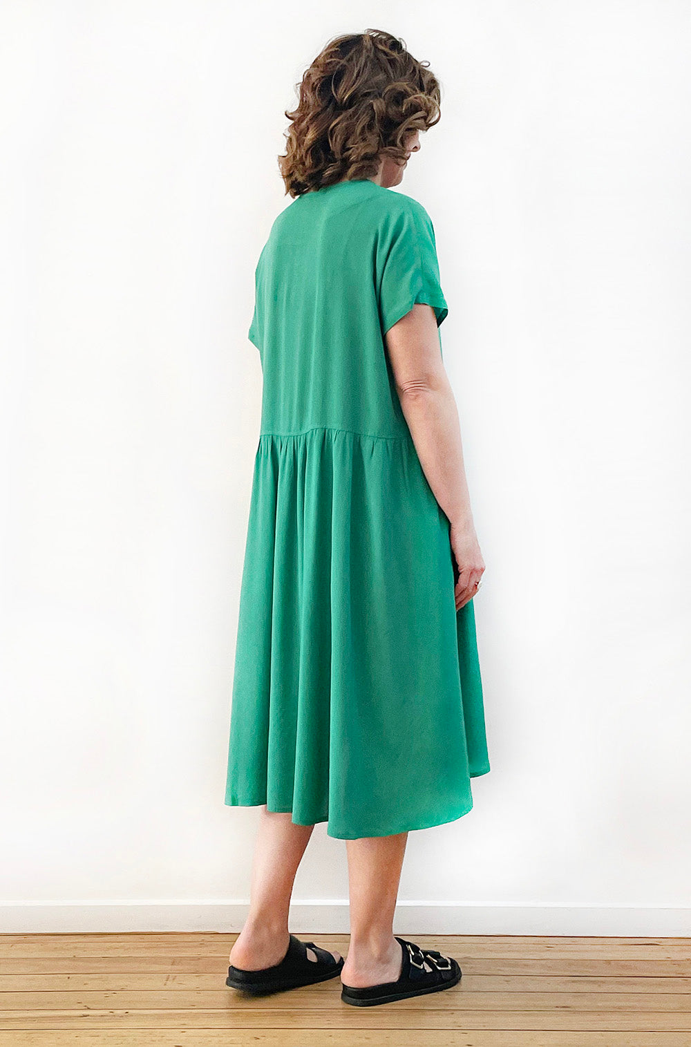 VISCOSE V-NECK SMOCK DRESS JADE GREEN