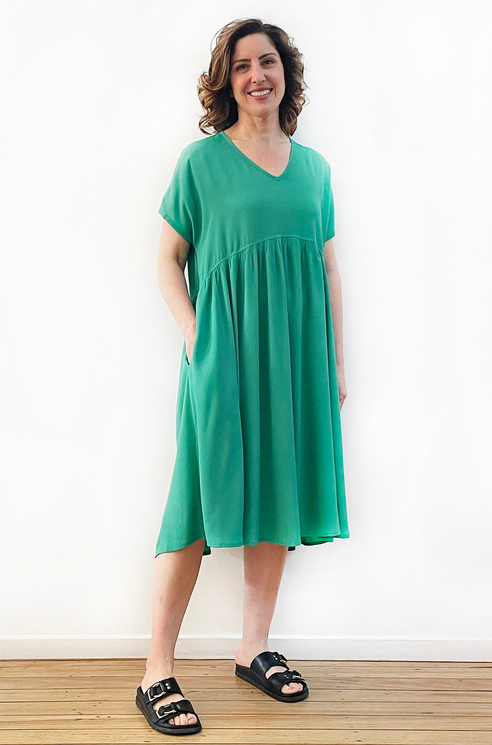 VISCOSE V-NECK SMOCK DRESS JADE GREEN