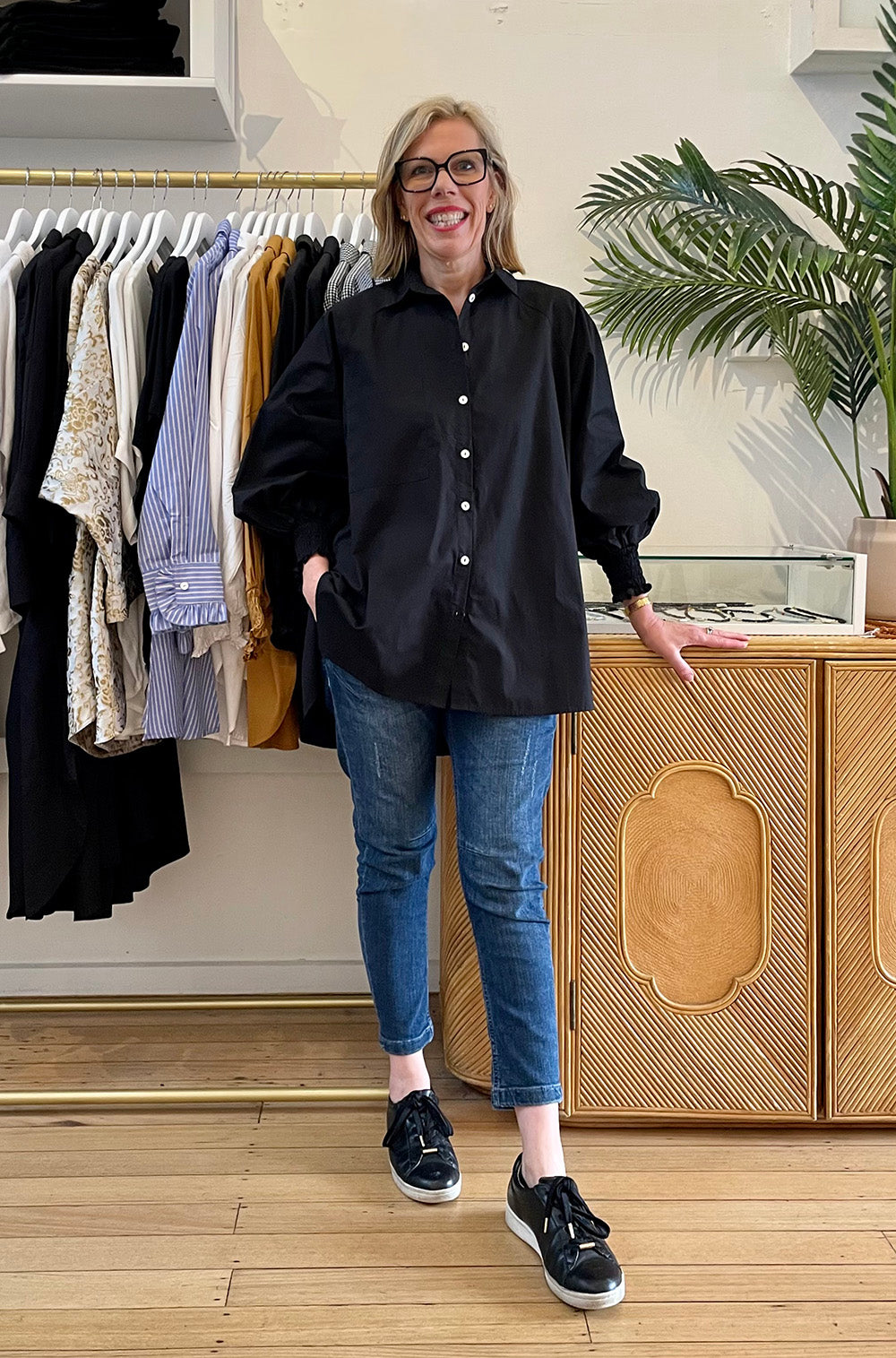 COTTON SHIRRED SLEEVE SHIRT BLACK